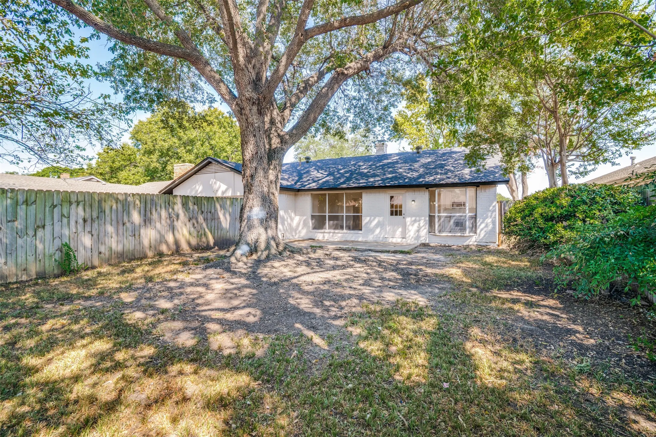 Single Family Residence For Sale in Dallas County , 1022 Holland Drive, Garland, Texas 75040, 3 Bedroom, 2 Bathroom, 2 Garage spaces, 1,588 Sqft, built in 1976, mls#21383441, Real Estate Agent in Garland, Homes For Sale in Dallas county, Homes For Sale in Garland, Realtor in Garland Texas, Real Estate Brokerage Independent Realty Texas, Luminita Cordes Realtor