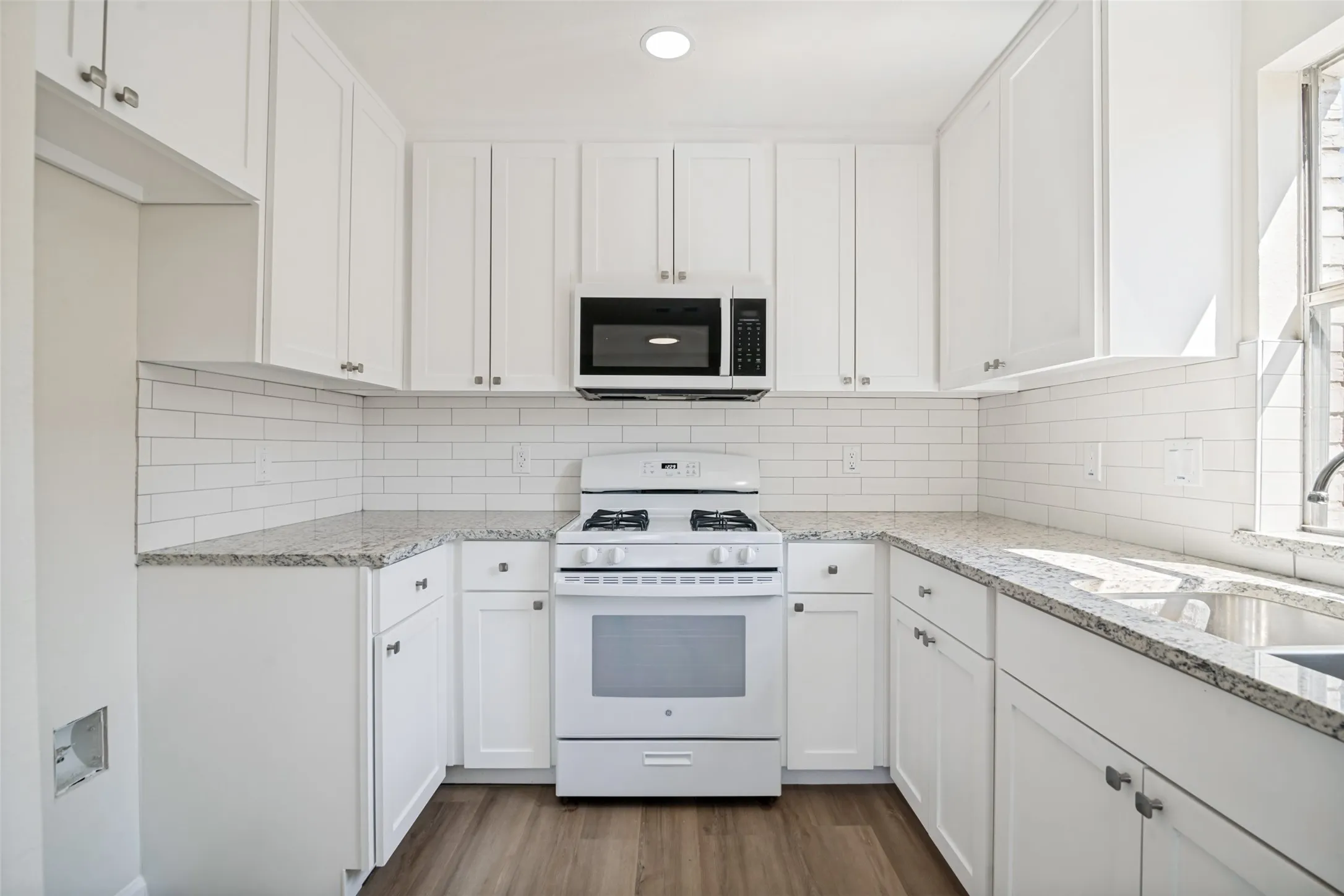 Gas range, microwave oven and dual sinks