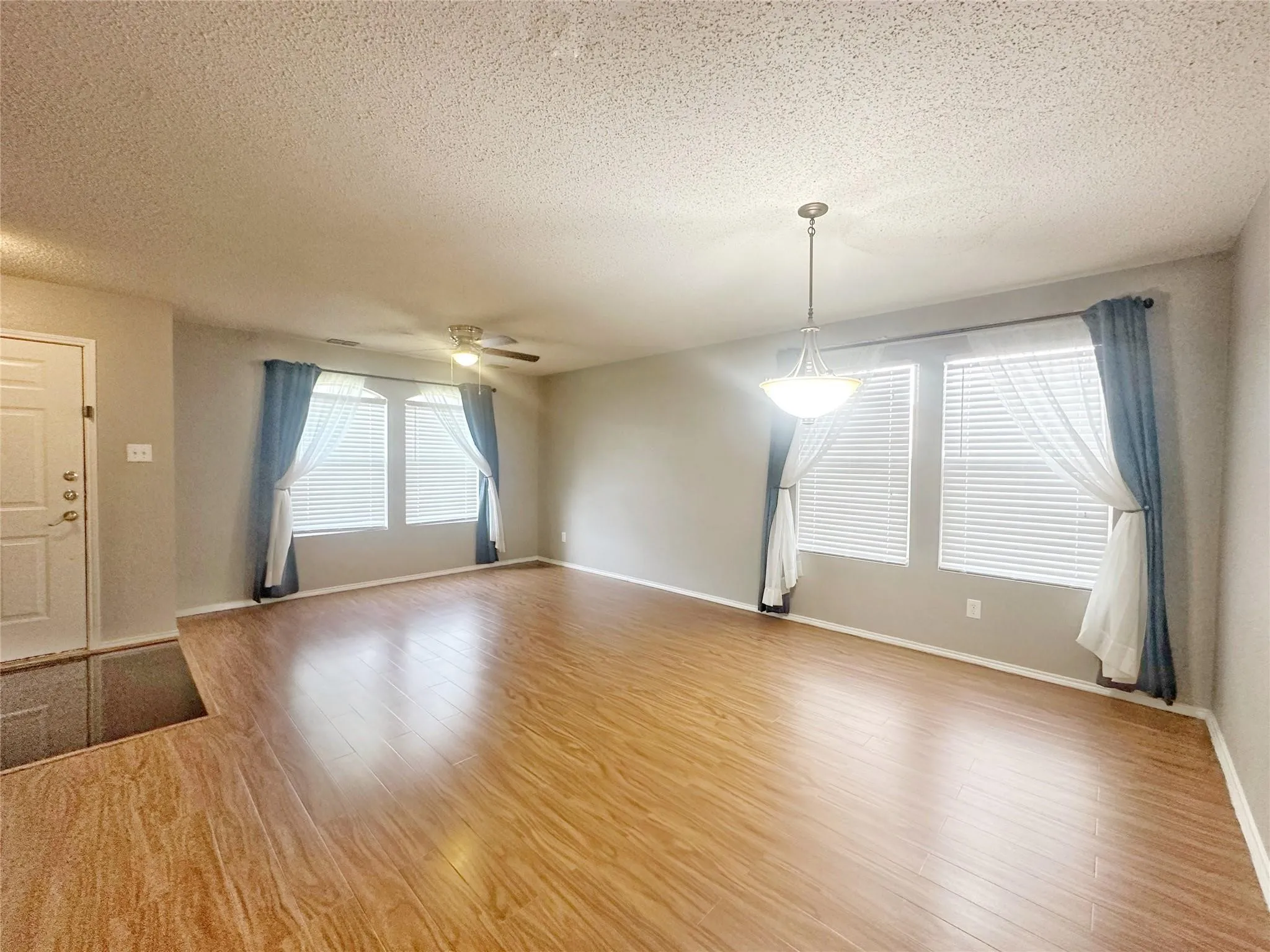 Single Family Residence For Rent in Collin County , 4512 Bellcrest Drive, Mc Kinney, Texas 75070, 3 Bedroom, 3 Bathroom, 2 Garage spaces, 2,306 Sqft, built in 1998, mls#21385148, Real Estate Agent in Mc Kinney, Homes For Rent in Collin county, Homes For Rent in Mc Kinney, Realtor in Mc Kinney Texas, Real Estate Brokerage Independent Realty Texas, Luminita Cordes Realtor