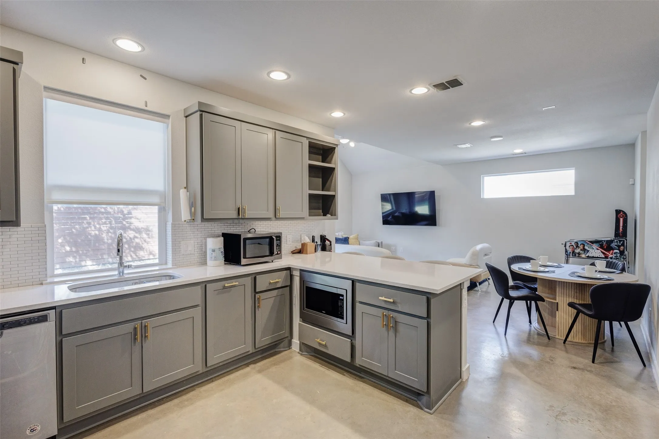 Built-in microwave in the peninsula
