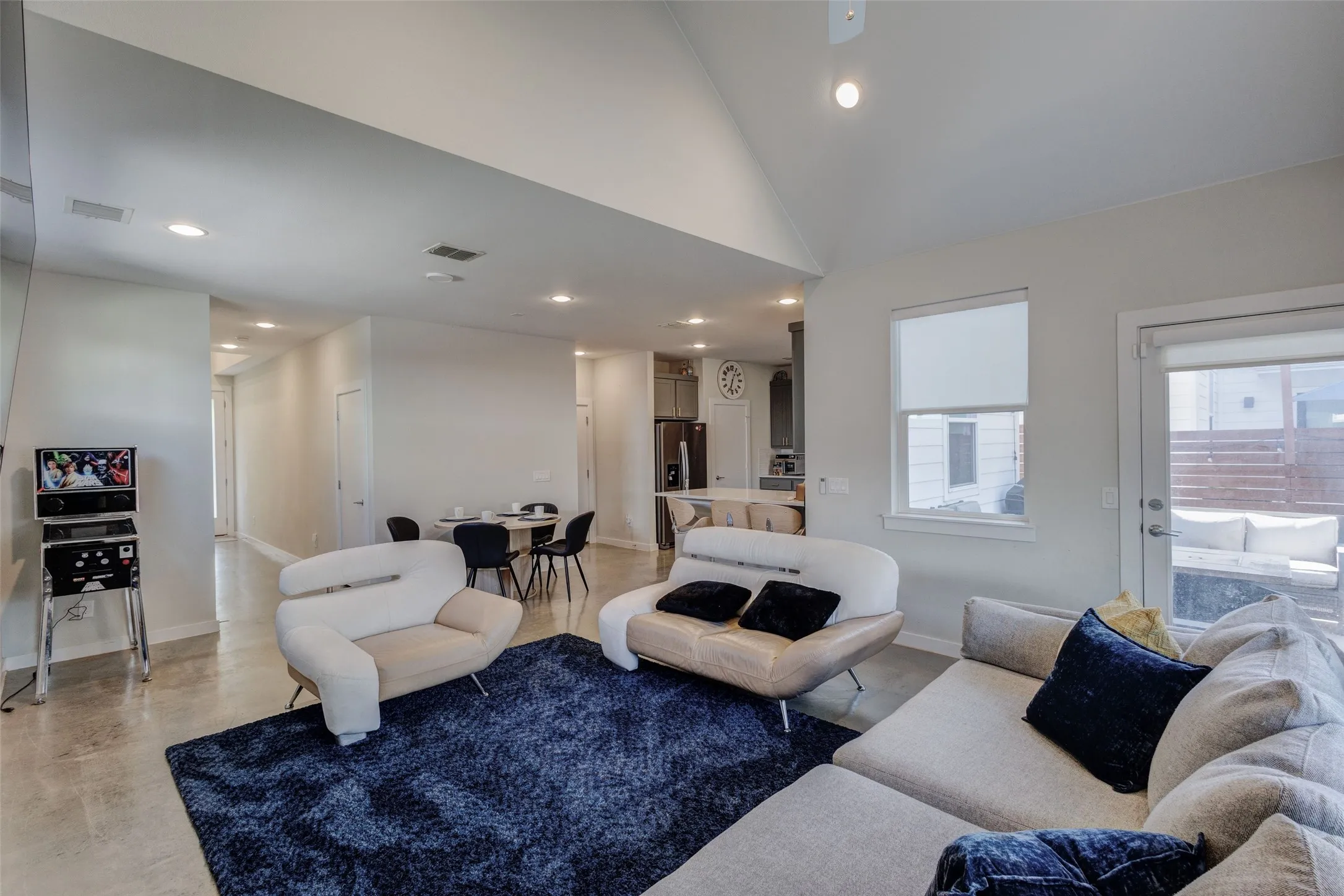 Single Family Residence For Sale in Dallas County , 1126 Clifftop Lane, Dallas, Texas 75208, 3 Bedroom, 3 Bathroom, 2 Garage spaces, 1,825 Sqft, built in 2018, mls#21382177, Real Estate Agent in Dallas, Homes For Sale in Dallas county, Homes For Sale in Dallas, Realtor in Dallas Texas, Real Estate Brokerage Independent Realty Texas, Luminita Cordes Realtor