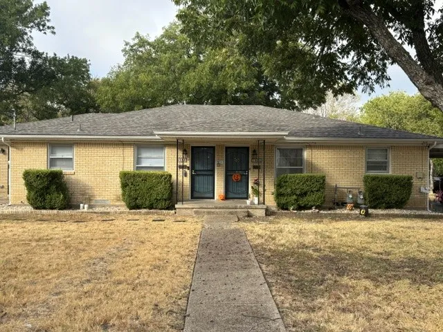 Duplex For Rent in Ellis County , 103 Lewis Street A, Waxahachie, Texas 75165, 3 Bedroom, 2 Bathroom, Garage spaces, 2,801 Sqft, built in 1959, mls#21384938, Real Estate Agent in Waxahachie, Homes For Rent in Ellis county, Homes For Rent in Waxahachie, Realtor in Waxahachie Texas, Real Estate Brokerage Independent Realty Texas, Luminita Cordes Realtor