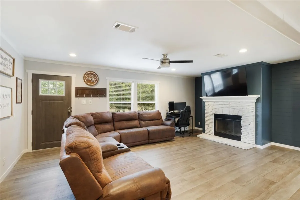Manufactured Home For Sale in Hunt County , 4251 County Road 4413, Commerce, Texas 75428, 3 Bedroom, 2 Bathroom, Garage spaces, 1,792 Sqft, built in 2022, mls#21385143, Real Estate Agent in Commerce, Homes For Sale in Hunt county, Homes For Sale in Commerce, Realtor in Commerce Texas, Real Estate Brokerage Independent Realty Texas, Luminita Cordes Realtor