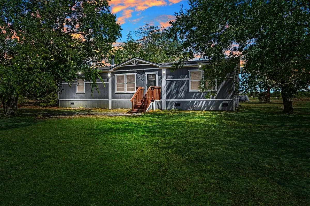 Manufactured Home For Sale in Hunt County , 4251 County Road 4413, Commerce, Texas 75428, 3 Bedroom, 2 Bathroom, Garage spaces, 1,792 Sqft, built in 2022, mls#21385143, Real Estate Agent in Commerce, Homes For Sale in Hunt county, Homes For Sale in Commerce, Realtor in Commerce Texas, Real Estate Brokerage Independent Realty Texas, Luminita Cordes Realtor