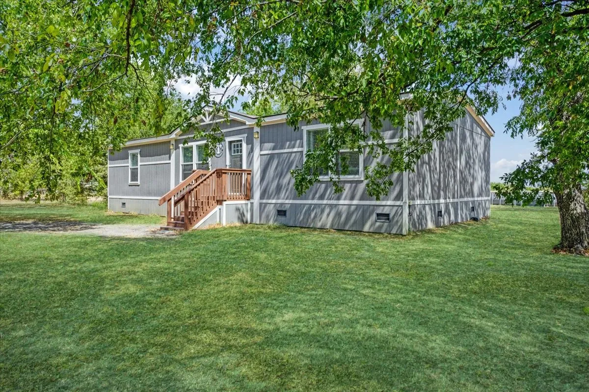 Manufactured Home For Sale in Hunt County , 4251 County Road 4413, Commerce, Texas 75428, 3 Bedroom, 2 Bathroom, Garage spaces, 1,792 Sqft, built in 2022, mls#21385143, Real Estate Agent in Commerce, Homes For Sale in Hunt county, Homes For Sale in Commerce, Realtor in Commerce Texas, Real Estate Brokerage Independent Realty Texas, Luminita Cordes Realtor