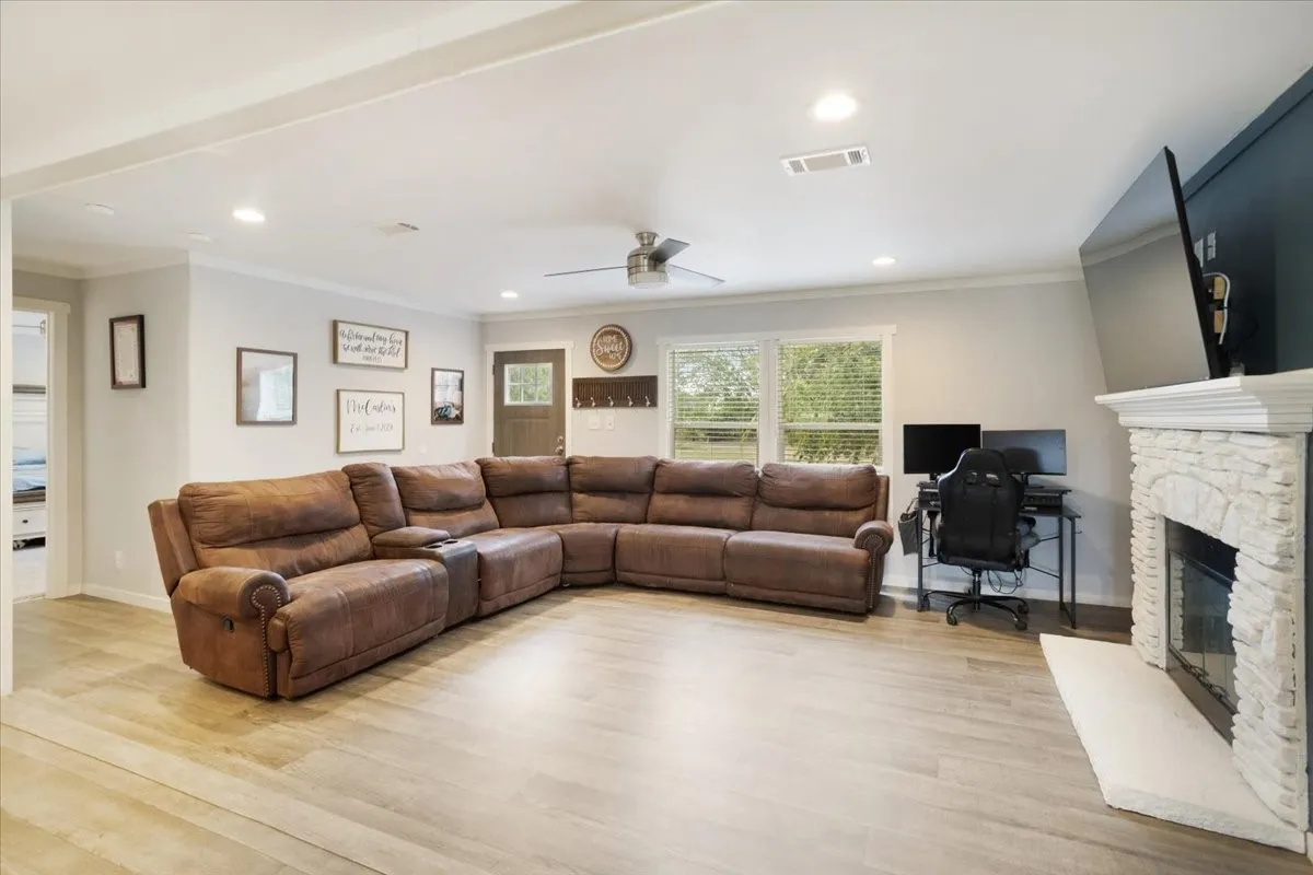 Manufactured Home For Sale in Hunt County , 4251 County Road 4413, Commerce, Texas 75428, 3 Bedroom, 2 Bathroom, Garage spaces, 1,792 Sqft, built in 2022, mls#21385143, Real Estate Agent in Commerce, Homes For Sale in Hunt county, Homes For Sale in Commerce, Realtor in Commerce Texas, Real Estate Brokerage Independent Realty Texas, Luminita Cordes Realtor