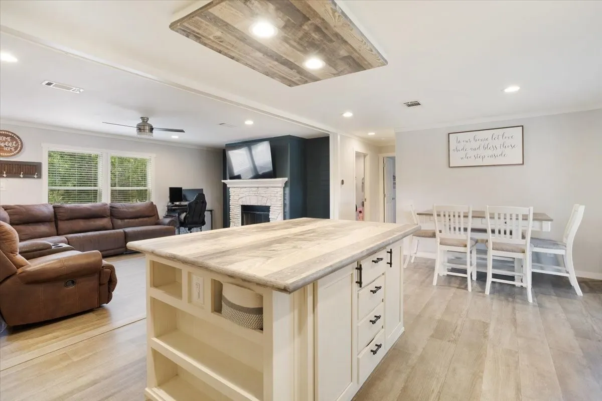 Manufactured Home For Sale in Hunt County , 4251 County Road 4413, Commerce, Texas 75428, 3 Bedroom, 2 Bathroom, Garage spaces, 1,792 Sqft, built in 2022, mls#21385143, Real Estate Agent in Commerce, Homes For Sale in Hunt county, Homes For Sale in Commerce, Realtor in Commerce Texas, Real Estate Brokerage Independent Realty Texas, Luminita Cordes Realtor