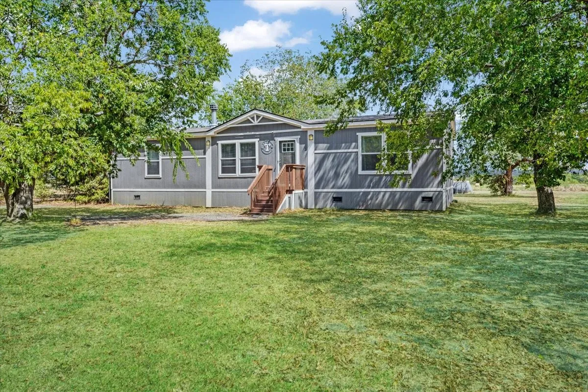 Manufactured Home For Sale in Hunt County , 4251 County Road 4413, Commerce, Texas 75428, 3 Bedroom, 2 Bathroom, Garage spaces, 1,792 Sqft, built in 2022, mls#21385143, Real Estate Agent in Commerce, Homes For Sale in Hunt county, Homes For Sale in Commerce, Realtor in Commerce Texas, Real Estate Brokerage Independent Realty Texas, Luminita Cordes Realtor
