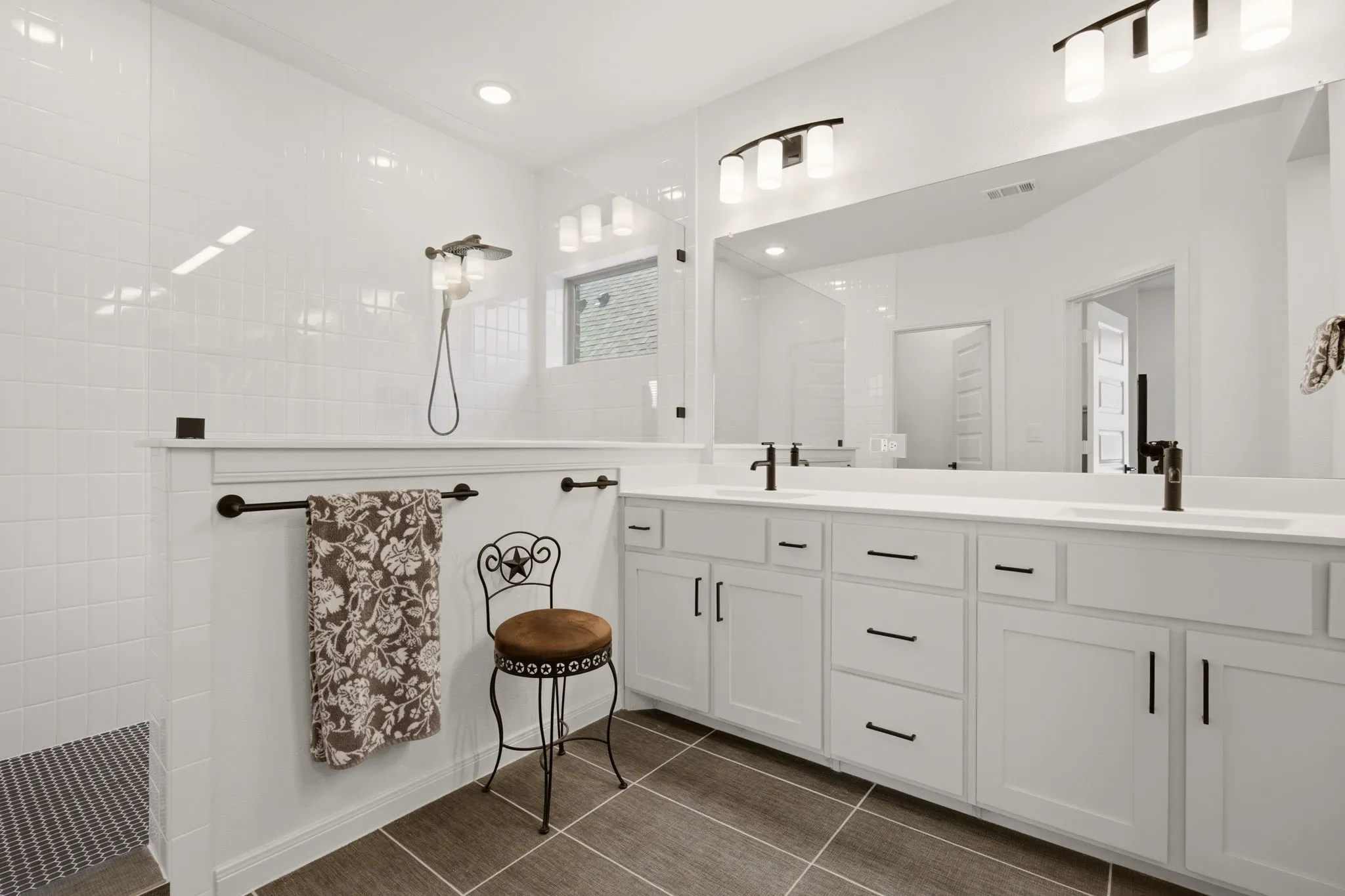 Single Family Residence For Sale in Grayson County , 2012 Cuellar Way, Van Alstyne, Texas 75495, 3 Bedroom, 3 Bathroom, 2 Garage spaces, 2,240 Sqft, built in 2024, mls#21381782, Real Estate Agent in Van Alstyne, Homes For Sale in Grayson county, Homes For Sale in Van Alstyne, Realtor in Van Alstyne Texas, Real Estate Brokerage Independent Realty Texas, Luminita Cordes Realtor