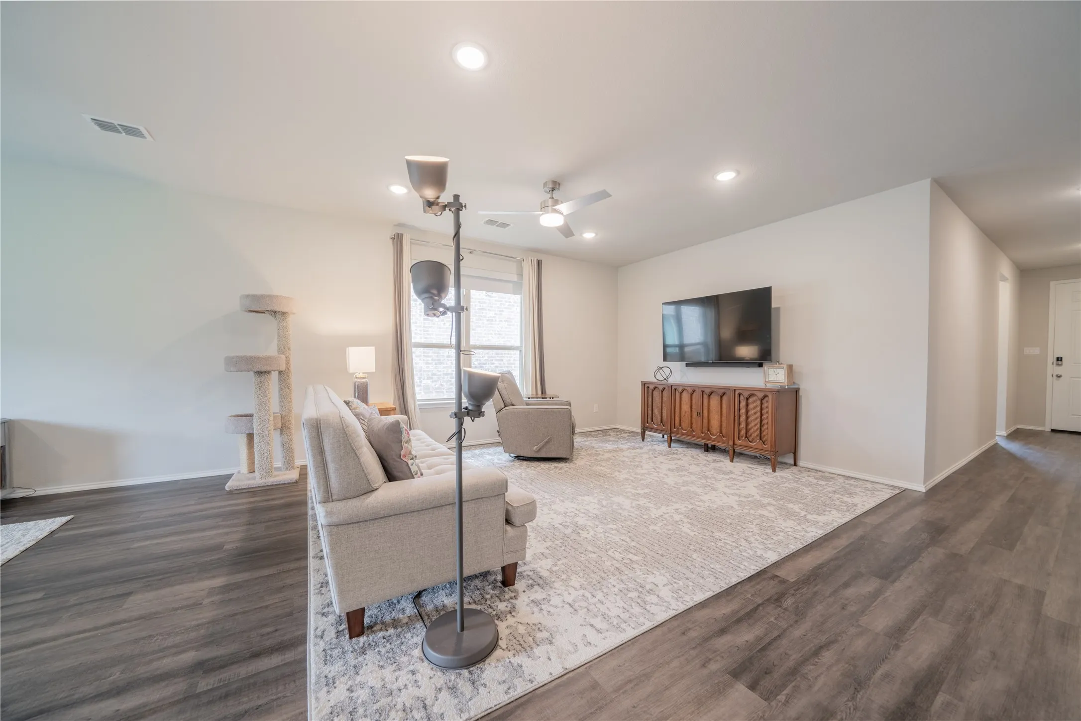 Single Family Residence For Rent in Denton County , 1304 Coyote Ridge, Aubrey, Texas 76227, 4 Bedroom, 2 Bathroom, 2 Garage spaces, 1,866 Sqft, built in 2020, mls#21385153, Real Estate Agent in Aubrey, Homes For Rent in Denton county, Homes For Rent in Aubrey, Realtor in Aubrey Texas, Real Estate Brokerage Independent Realty Texas, Luminita Cordes Realtor
