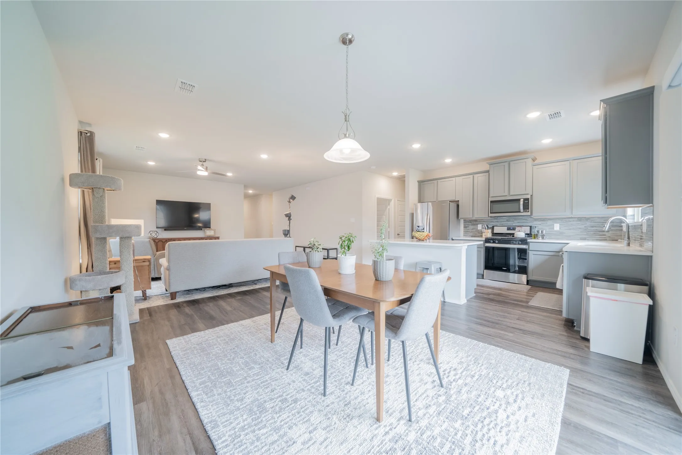 Single Family Residence For Rent in Denton County , 1304 Coyote Ridge, Aubrey, Texas 76227, 4 Bedroom, 2 Bathroom, 2 Garage spaces, 1,866 Sqft, built in 2020, mls#21385153, Real Estate Agent in Aubrey, Homes For Rent in Denton county, Homes For Rent in Aubrey, Realtor in Aubrey Texas, Real Estate Brokerage Independent Realty Texas, Luminita Cordes Realtor