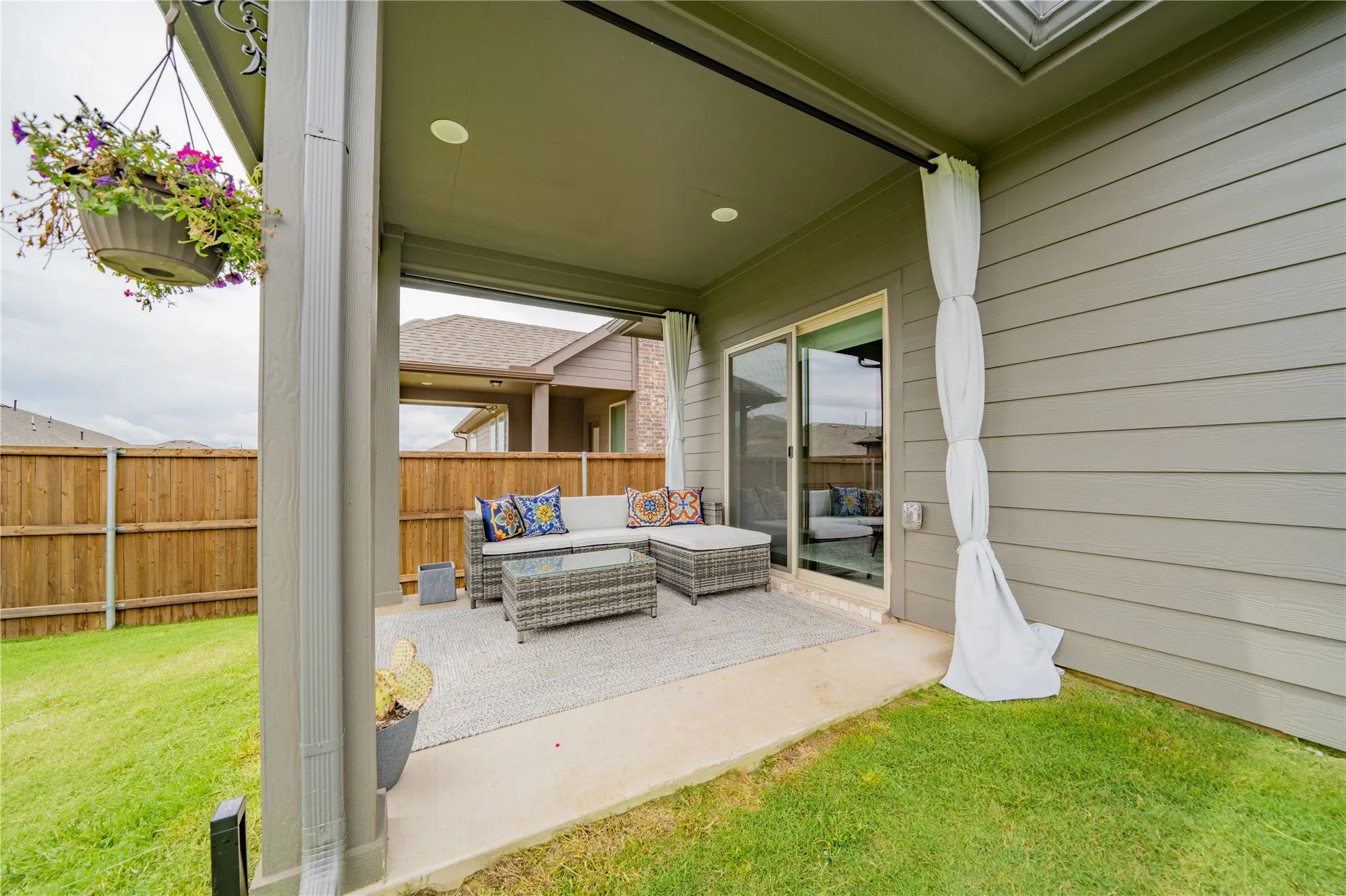 Single Family Residence For Rent in Denton County , 1304 Coyote Ridge, Aubrey, Texas 76227, 4 Bedroom, 2 Bathroom, 2 Garage spaces, 1,866 Sqft, built in 2020, mls#21385153, Real Estate Agent in Aubrey, Homes For Rent in Denton county, Homes For Rent in Aubrey, Realtor in Aubrey Texas, Real Estate Brokerage Independent Realty Texas, Luminita Cordes Realtor