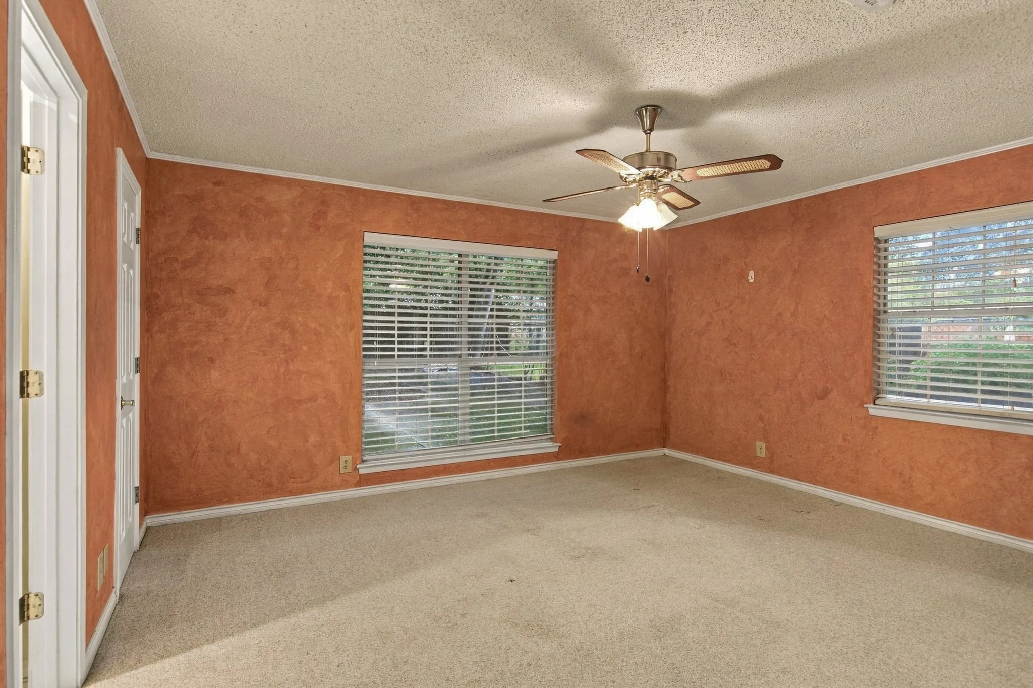 Single Family Residence For Sale in Tarrant County , 408 Englewood Lane, Hurst, Texas 76053, 3 Bedroom, 2 Bathroom, 2 Garage spaces, 1,772 Sqft, built in 1966, mls#21385154, Real Estate Agent in Hurst, Homes For Sale in Tarrant county, Homes For Sale in Hurst, Realtor in Hurst Texas, Real Estate Brokerage Independent Realty Texas, Luminita Cordes Realtor
