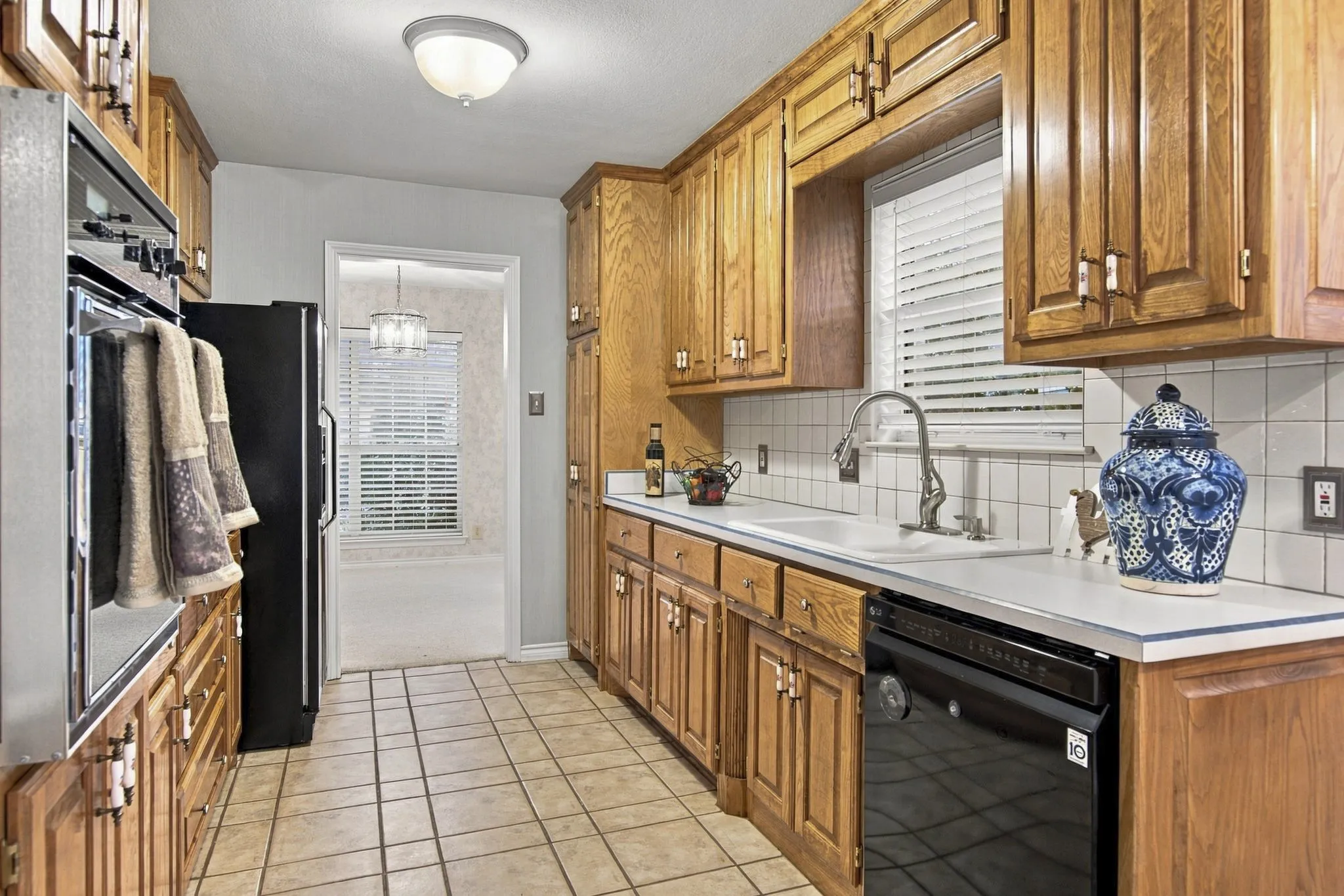 Single Family Residence For Sale in Tarrant County , 408 Englewood Lane, Hurst, Texas 76053, 3 Bedroom, 2 Bathroom, 2 Garage spaces, 1,772 Sqft, built in 1966, mls#21385154, Real Estate Agent in Hurst, Homes For Sale in Tarrant county, Homes For Sale in Hurst, Realtor in Hurst Texas, Real Estate Brokerage Independent Realty Texas, Luminita Cordes Realtor