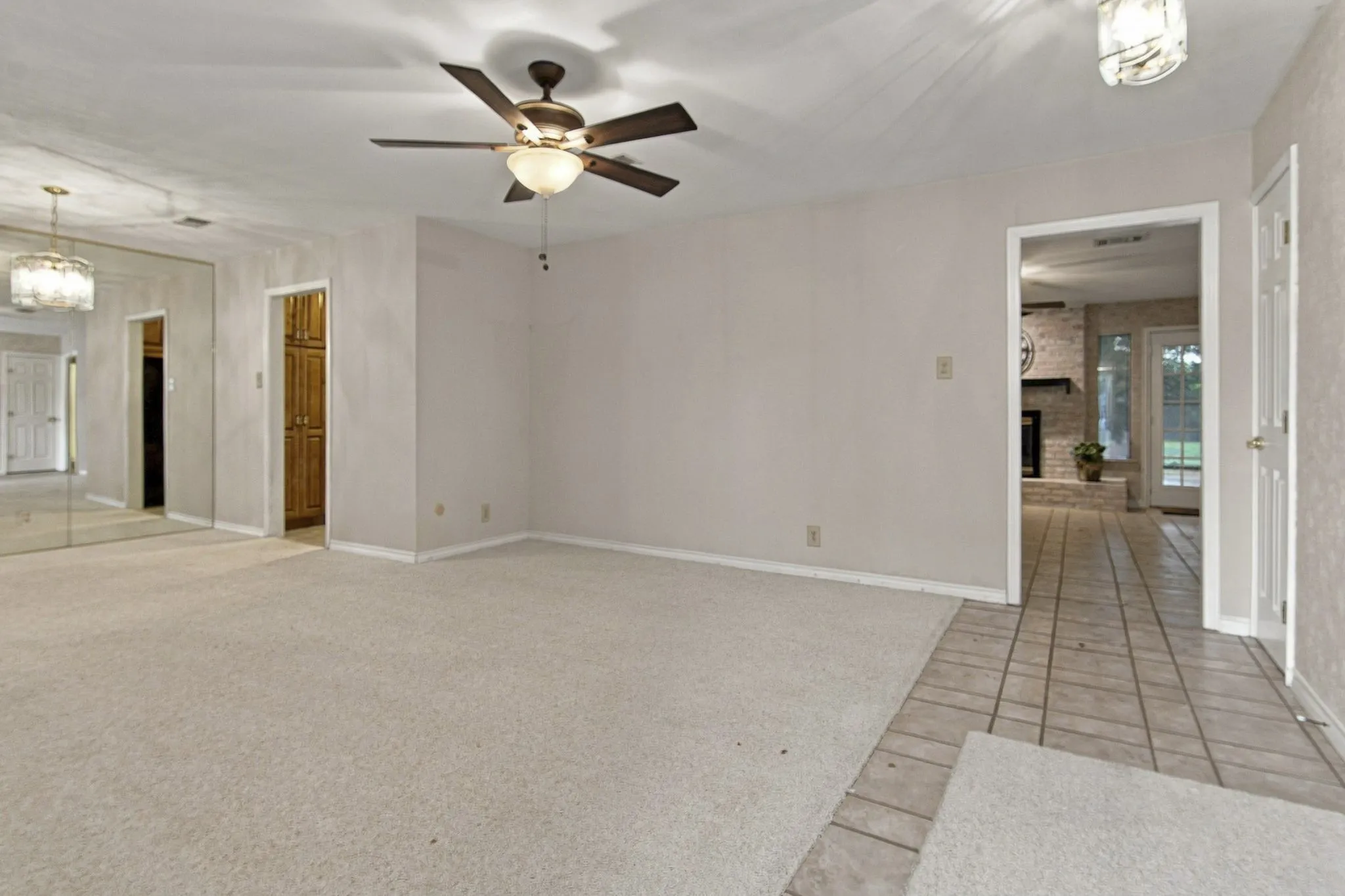 Single Family Residence For Sale in Tarrant County , 408 Englewood Lane, Hurst, Texas 76053, 3 Bedroom, 2 Bathroom, 2 Garage spaces, 1,772 Sqft, built in 1966, mls#21385154, Real Estate Agent in Hurst, Homes For Sale in Tarrant county, Homes For Sale in Hurst, Realtor in Hurst Texas, Real Estate Brokerage Independent Realty Texas, Luminita Cordes Realtor