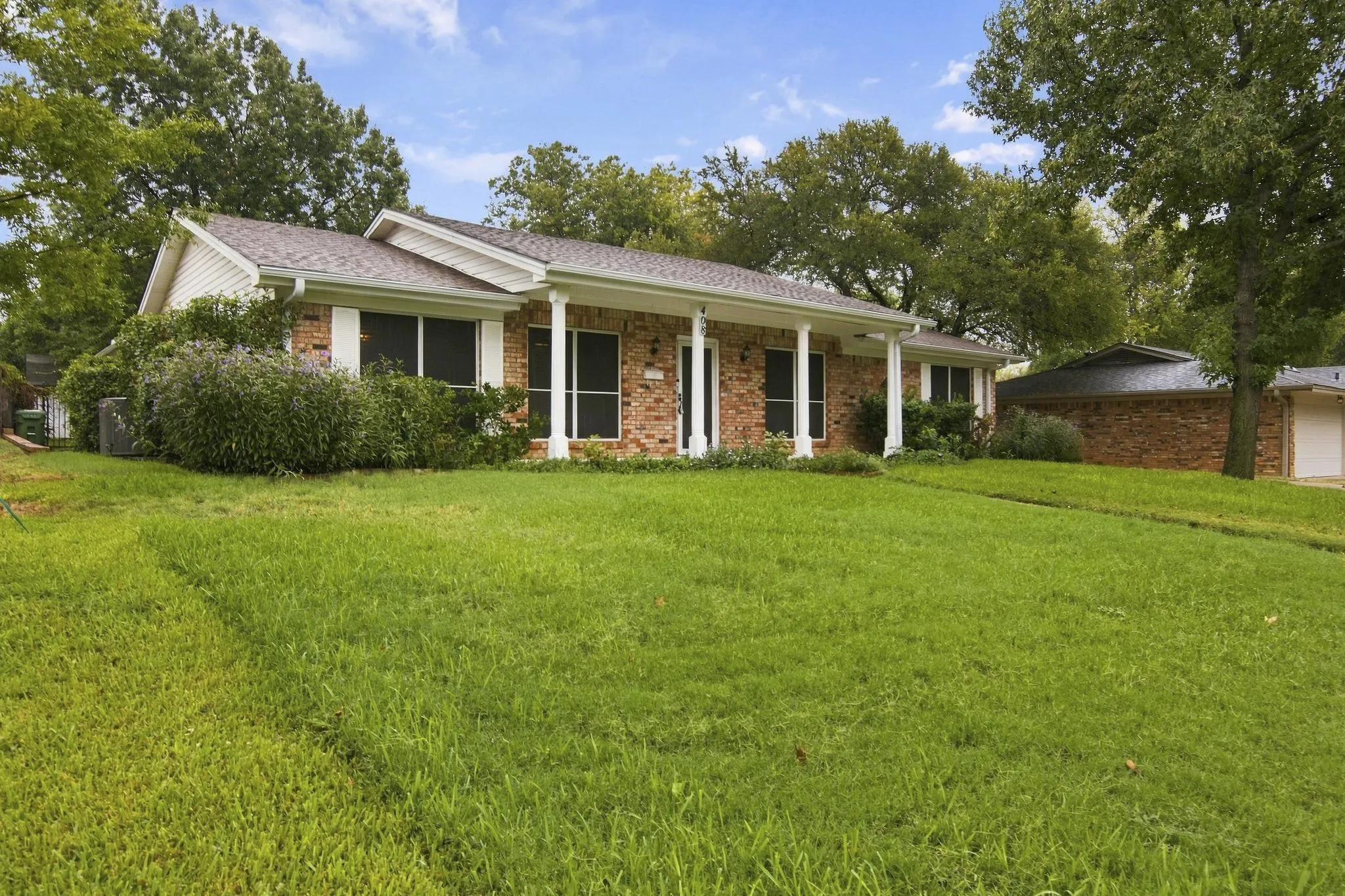 Single Family Residence For Sale in Tarrant County , 408 Englewood Lane, Hurst, Texas 76053, 3 Bedroom, 2 Bathroom, 2 Garage spaces, 1,772 Sqft, built in 1966, mls#21385154, Real Estate Agent in Hurst, Homes For Sale in Tarrant county, Homes For Sale in Hurst, Realtor in Hurst Texas, Real Estate Brokerage Independent Realty Texas, Luminita Cordes Realtor