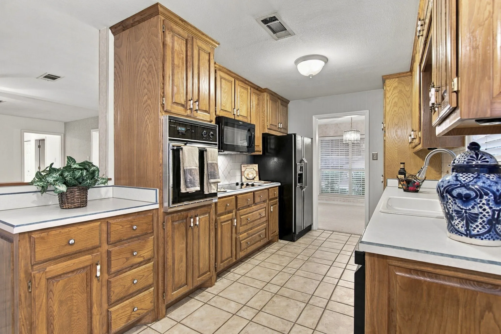 Single Family Residence For Sale in Tarrant County , 408 Englewood Lane, Hurst, Texas 76053, 3 Bedroom, 2 Bathroom, 2 Garage spaces, 1,772 Sqft, built in 1966, mls#21385154, Real Estate Agent in Hurst, Homes For Sale in Tarrant county, Homes For Sale in Hurst, Realtor in Hurst Texas, Real Estate Brokerage Independent Realty Texas, Luminita Cordes Realtor