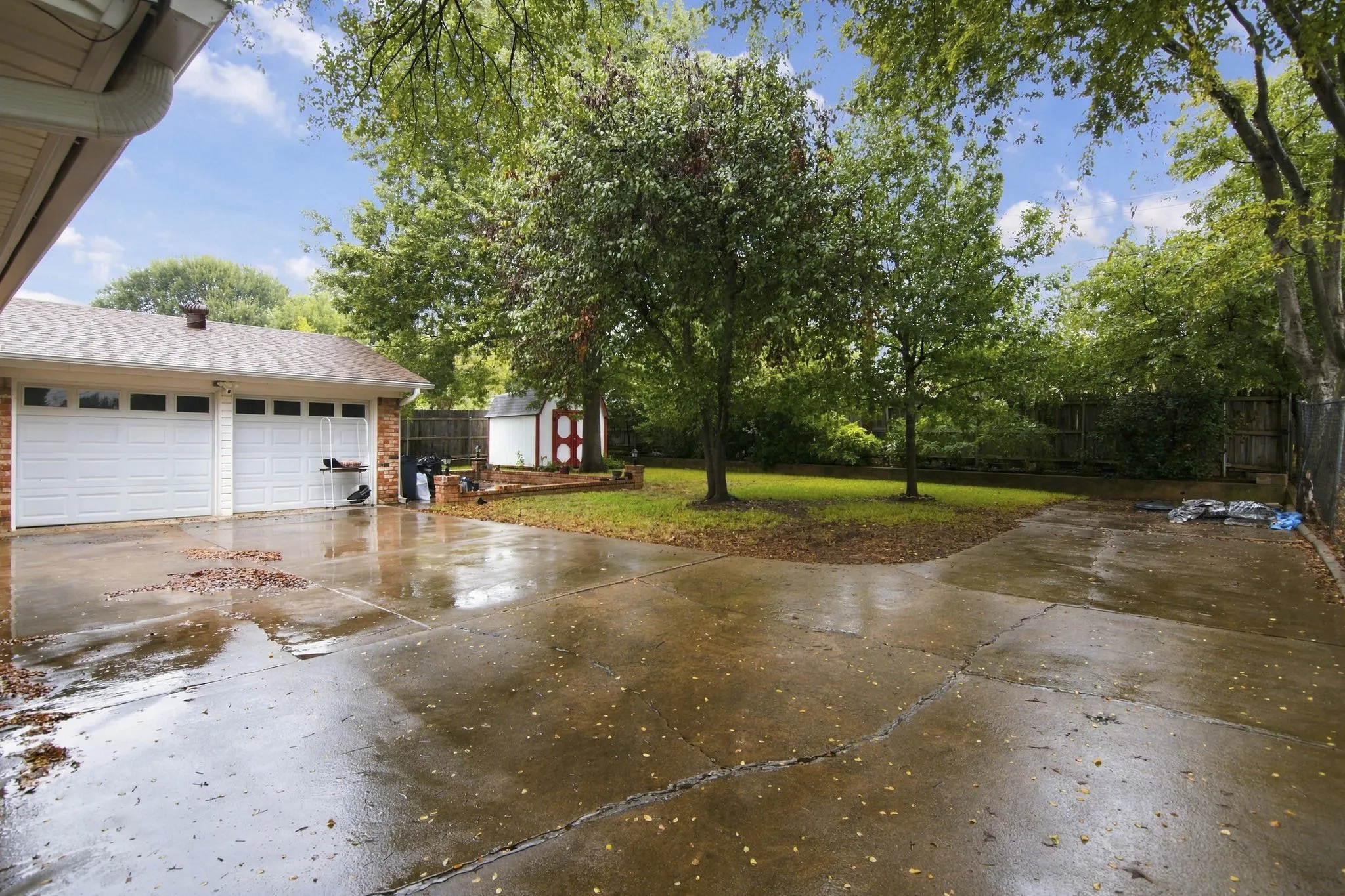 Single Family Residence For Sale in Tarrant County , 408 Englewood Lane, Hurst, Texas 76053, 3 Bedroom, 2 Bathroom, 2 Garage spaces, 1,772 Sqft, built in 1966, mls#21385154, Real Estate Agent in Hurst, Homes For Sale in Tarrant county, Homes For Sale in Hurst, Realtor in Hurst Texas, Real Estate Brokerage Independent Realty Texas, Luminita Cordes Realtor