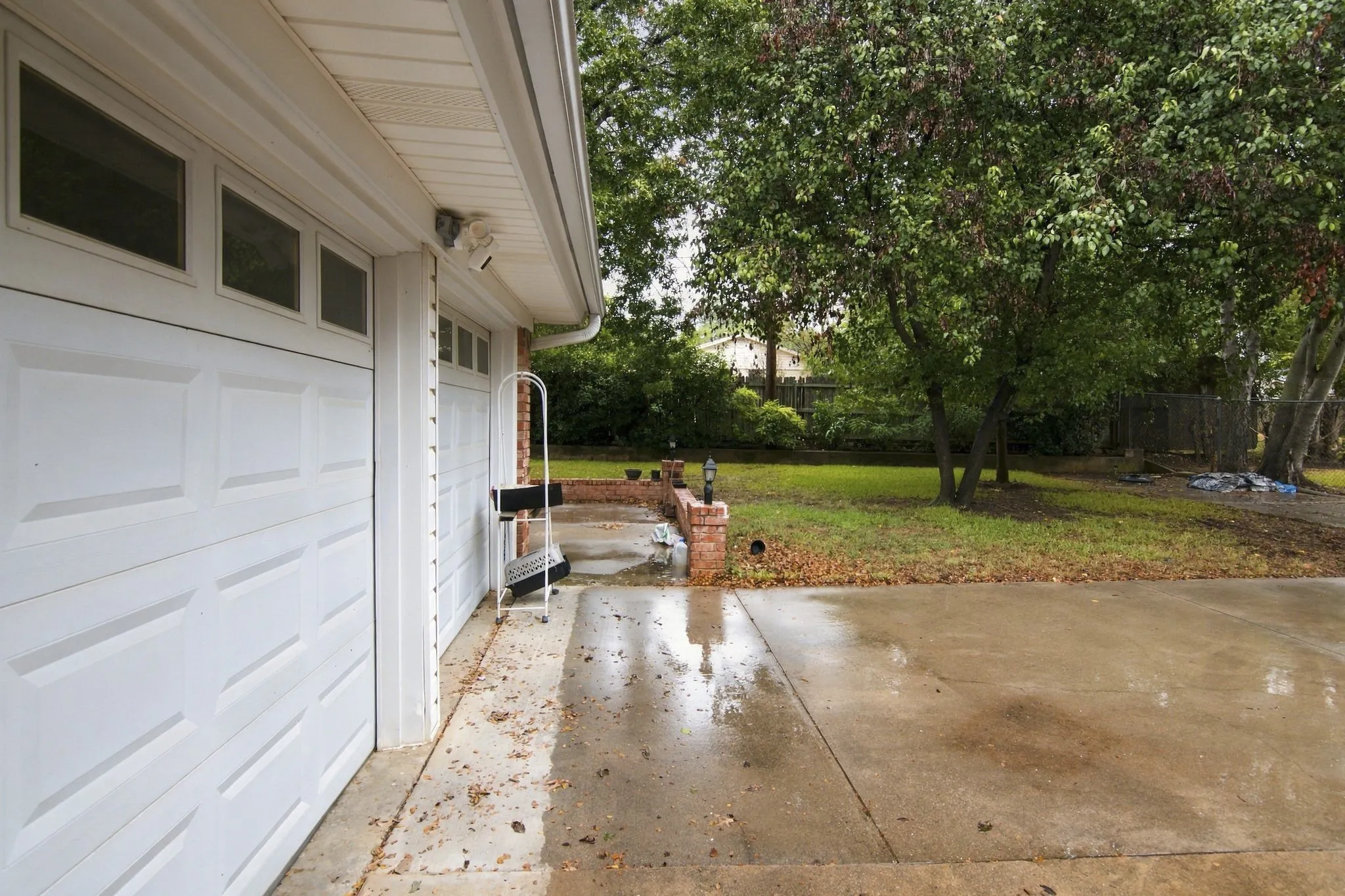 Single Family Residence For Sale in Tarrant County , 408 Englewood Lane, Hurst, Texas 76053, 3 Bedroom, 2 Bathroom, 2 Garage spaces, 1,772 Sqft, built in 1966, mls#21385154, Real Estate Agent in Hurst, Homes For Sale in Tarrant county, Homes For Sale in Hurst, Realtor in Hurst Texas, Real Estate Brokerage Independent Realty Texas, Luminita Cordes Realtor