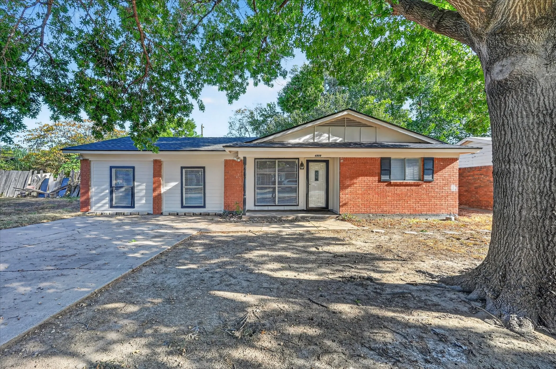 Single Family Residence For Sale in Tarrant County , 4809 Melinda Drive, Forest Hill, Texas 76119, 4 Bedroom, 2 Bathroom, Garage spaces, 1,417 Sqft, built in 1960, mls#21383189, Real Estate Agent in Forest Hill, Homes For Sale in Tarrant county, Homes For Sale in Forest Hill, Realtor in Forest Hill Texas, Real Estate Brokerage Independent Realty Texas, Luminita Cordes Realtor