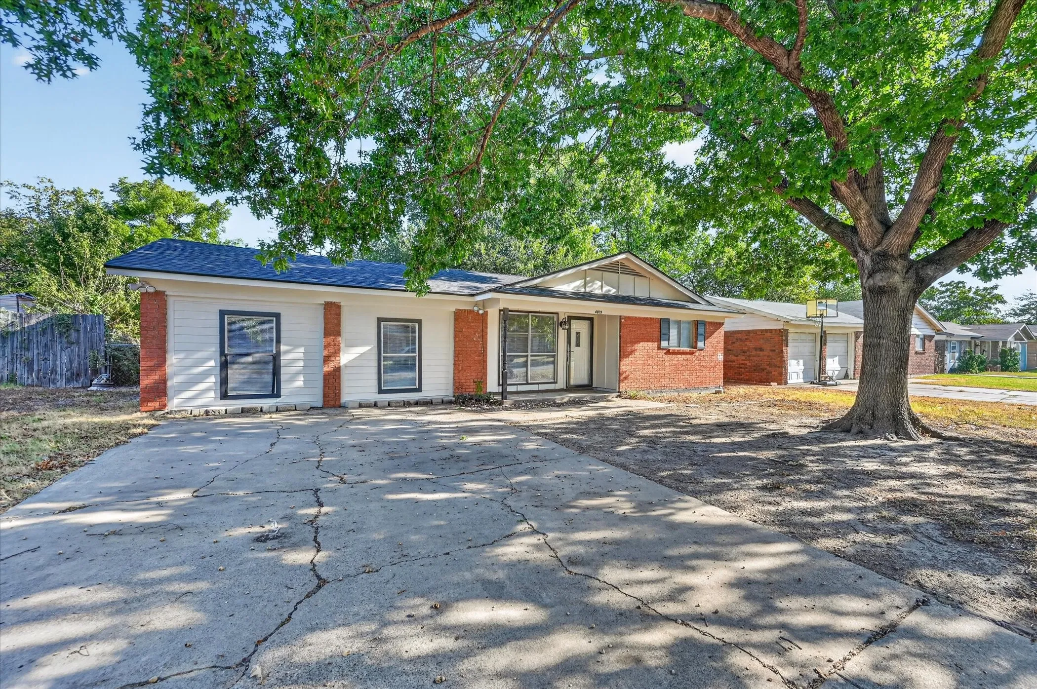 Single Family Residence For Sale in Tarrant County , 4809 Melinda Drive, Forest Hill, Texas 76119, 4 Bedroom, 2 Bathroom, Garage spaces, 1,417 Sqft, built in 1960, mls#21383189, Real Estate Agent in Forest Hill, Homes For Sale in Tarrant county, Homes For Sale in Forest Hill, Realtor in Forest Hill Texas, Real Estate Brokerage Independent Realty Texas, Luminita Cordes Realtor