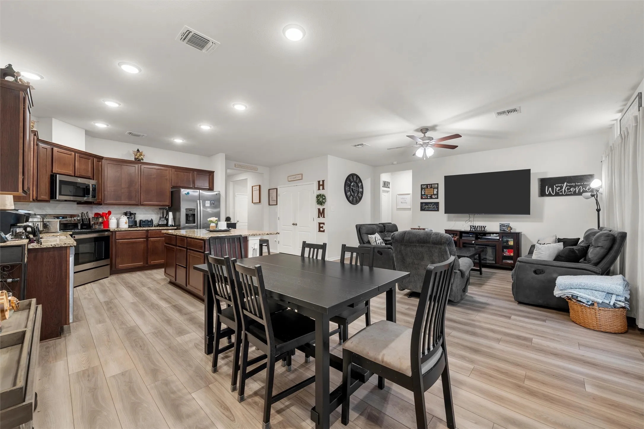 Single Family Residence For Sale in Mc Lennan County , 11125 Solar Street, Waco, Texas 76655, 4 Bedroom, 3 Bathroom, 2 Garage spaces, 1,823 Sqft, built in 2022, mls#21385129, Real Estate Agent in Waco, Homes For Sale in Mc Lennan county, Homes For Sale in Waco, Realtor in Waco Texas, Real Estate Brokerage Independent Realty Texas, Luminita Cordes Realtor