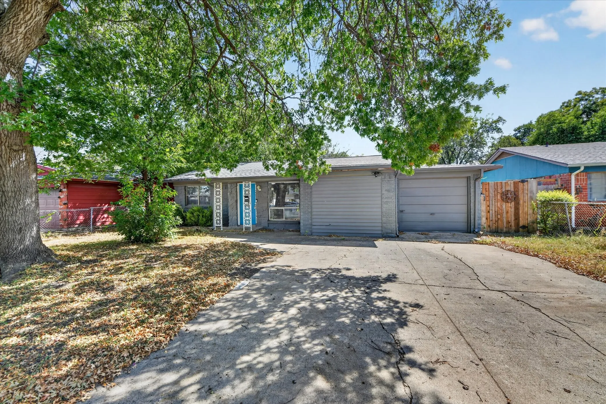 Single Family Residence For Sale in Tarrant County , 3732 Bluebell Drive, Everman, Texas 76140, 4 Bedroom, 2 Bathroom, Garage spaces, 1,387 Sqft, built in 1965, mls#21383207, Real Estate Agent in Everman, Homes For Sale in Tarrant county, Homes For Sale in Everman, Realtor in Everman Texas, Real Estate Brokerage Independent Realty Texas, Luminita Cordes Realtor