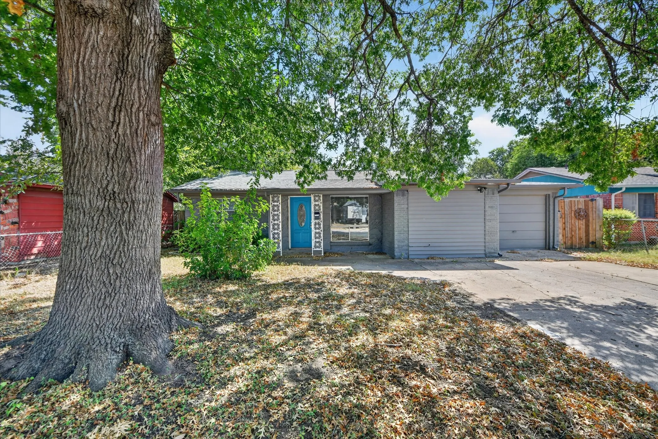 Single Family Residence For Sale in Tarrant County , 3732 Bluebell Drive, Everman, Texas 76140, 4 Bedroom, 2 Bathroom, Garage spaces, 1,387 Sqft, built in 1965, mls#21383207, Real Estate Agent in Everman, Homes For Sale in Tarrant county, Homes For Sale in Everman, Realtor in Everman Texas, Real Estate Brokerage Independent Realty Texas, Luminita Cordes Realtor