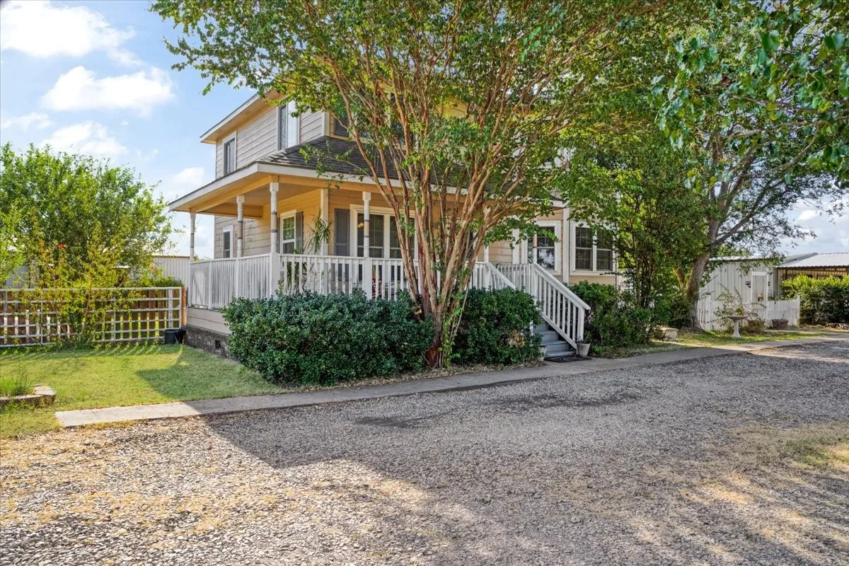 Single Family Residence For Sale in Grayson County , 7634 Preston Road, Denison, Texas 75020, 3 Bedroom, 3 Bathroom, 2 Garage spaces, 1,614 Sqft, built in 1996, mls#21385152, Real Estate Agent in Denison, Homes For Sale in Grayson county, Homes For Sale in Denison, Realtor in Denison Texas, Real Estate Brokerage Independent Realty Texas, Luminita Cordes Realtor