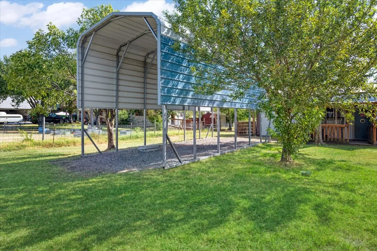Single Family Residence For Sale in Grayson County , 7634 Preston Road, Denison, Texas 75020, 3 Bedroom, 3 Bathroom, 2 Garage spaces, 1,614 Sqft, built in 1996, mls#21385152, Real Estate Agent in Denison, Homes For Sale in Grayson county, Homes For Sale in Denison, Realtor in Denison Texas, Real Estate Brokerage Independent Realty Texas, Luminita Cordes Realtor