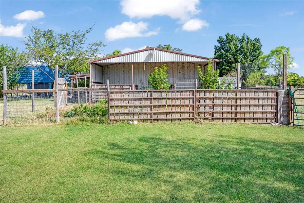 Single Family Residence For Sale in Grayson County , 7634 Preston Road, Denison, Texas 75020, 3 Bedroom, 3 Bathroom, 2 Garage spaces, 1,614 Sqft, built in 1996, mls#21385152, Real Estate Agent in Denison, Homes For Sale in Grayson county, Homes For Sale in Denison, Realtor in Denison Texas, Real Estate Brokerage Independent Realty Texas, Luminita Cordes Realtor