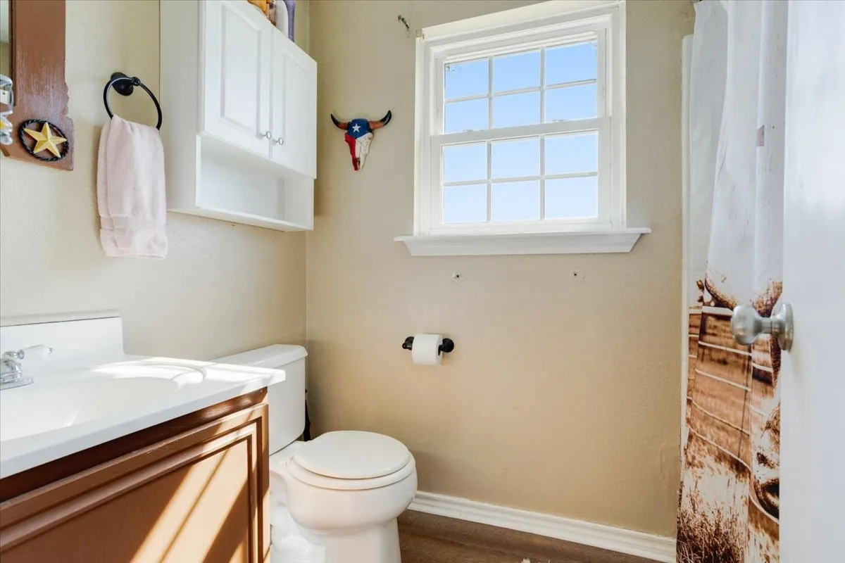 Single Family Residence For Sale in Grayson County , 7634 Preston Road, Denison, Texas 75020, 3 Bedroom, 3 Bathroom, 2 Garage spaces, 1,614 Sqft, built in 1996, mls#21385152, Real Estate Agent in Denison, Homes For Sale in Grayson county, Homes For Sale in Denison, Realtor in Denison Texas, Real Estate Brokerage Independent Realty Texas, Luminita Cordes Realtor