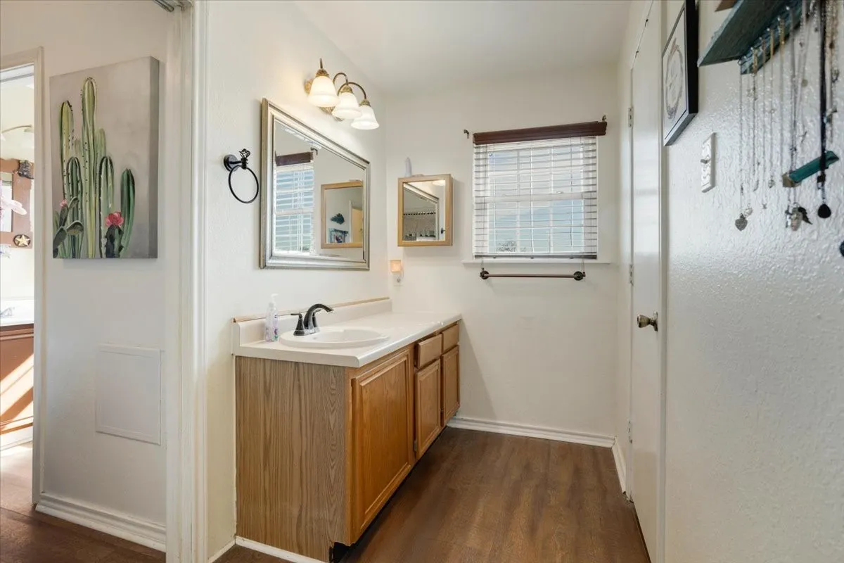 Single Family Residence For Sale in Grayson County , 7634 Preston Road, Denison, Texas 75020, 3 Bedroom, 3 Bathroom, 2 Garage spaces, 1,614 Sqft, built in 1996, mls#21385152, Real Estate Agent in Denison, Homes For Sale in Grayson county, Homes For Sale in Denison, Realtor in Denison Texas, Real Estate Brokerage Independent Realty Texas, Luminita Cordes Realtor
