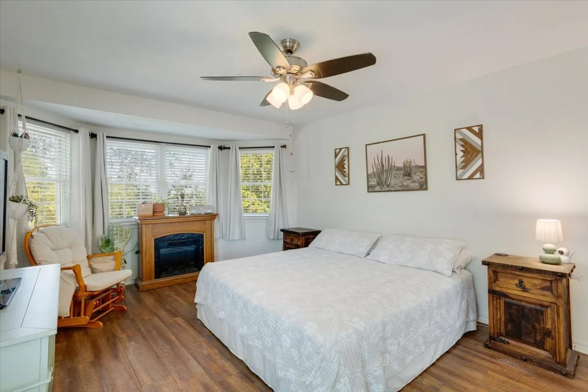 Single Family Residence For Sale in Grayson County , 7634 Preston Road, Denison, Texas 75020, 3 Bedroom, 3 Bathroom, 2 Garage spaces, 1,614 Sqft, built in 1996, mls#21385152, Real Estate Agent in Denison, Homes For Sale in Grayson county, Homes For Sale in Denison, Realtor in Denison Texas, Real Estate Brokerage Independent Realty Texas, Luminita Cordes Realtor