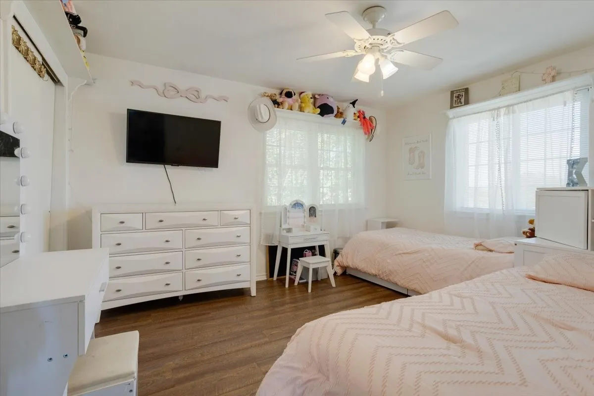 Single Family Residence For Sale in Grayson County , 7634 Preston Road, Denison, Texas 75020, 3 Bedroom, 3 Bathroom, 2 Garage spaces, 1,614 Sqft, built in 1996, mls#21385152, Real Estate Agent in Denison, Homes For Sale in Grayson county, Homes For Sale in Denison, Realtor in Denison Texas, Real Estate Brokerage Independent Realty Texas, Luminita Cordes Realtor