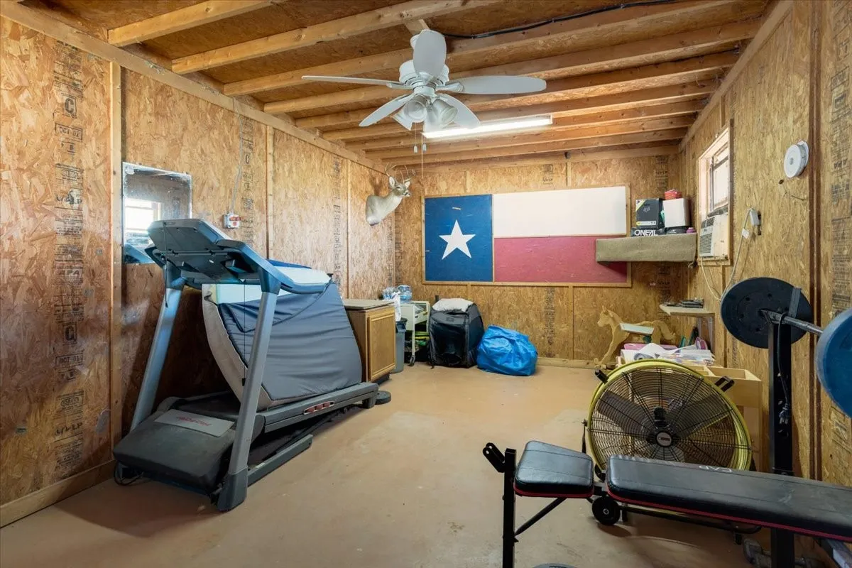 Single Family Residence For Sale in Grayson County , 7634 Preston Road, Denison, Texas 75020, 3 Bedroom, 3 Bathroom, 2 Garage spaces, 1,614 Sqft, built in 1996, mls#21385152, Real Estate Agent in Denison, Homes For Sale in Grayson county, Homes For Sale in Denison, Realtor in Denison Texas, Real Estate Brokerage Independent Realty Texas, Luminita Cordes Realtor