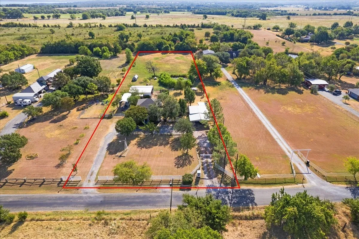 Single Family Residence For Sale in Grayson County , 7634 Preston Road, Denison, Texas 75020, 3 Bedroom, 3 Bathroom, 2 Garage spaces, 1,614 Sqft, built in 1996, mls#21385152, Real Estate Agent in Denison, Homes For Sale in Grayson county, Homes For Sale in Denison, Realtor in Denison Texas, Real Estate Brokerage Independent Realty Texas, Luminita Cordes Realtor