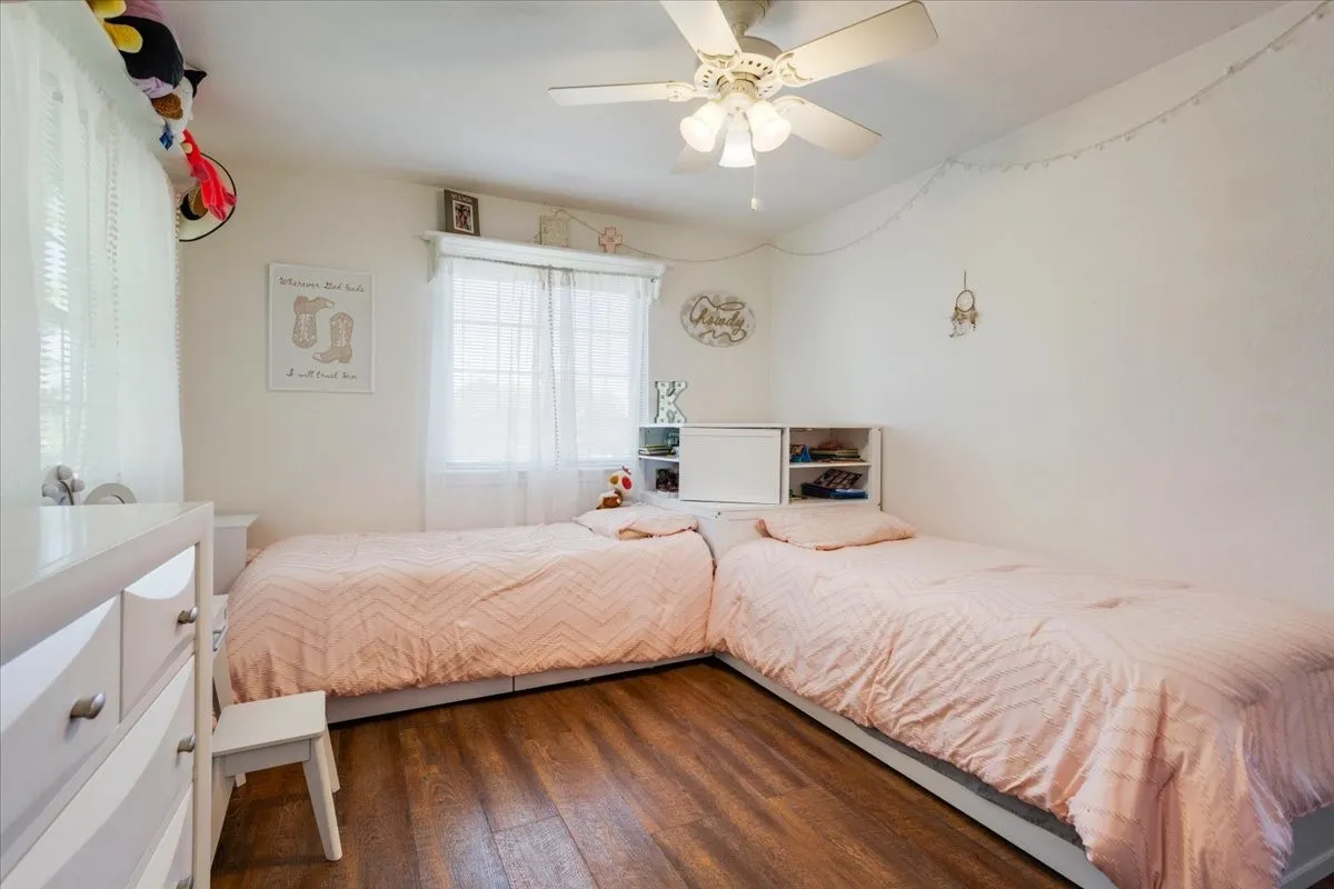 Single Family Residence For Sale in Grayson County , 7634 Preston Road, Denison, Texas 75020, 3 Bedroom, 3 Bathroom, 2 Garage spaces, 1,614 Sqft, built in 1996, mls#21385152, Real Estate Agent in Denison, Homes For Sale in Grayson county, Homes For Sale in Denison, Realtor in Denison Texas, Real Estate Brokerage Independent Realty Texas, Luminita Cordes Realtor