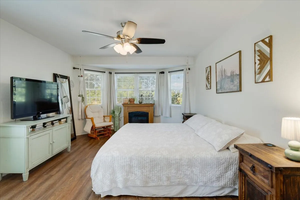 Single Family Residence For Sale in Grayson County , 7634 Preston Road, Denison, Texas 75020, 3 Bedroom, 3 Bathroom, 2 Garage spaces, 1,614 Sqft, built in 1996, mls#21385152, Real Estate Agent in Denison, Homes For Sale in Grayson county, Homes For Sale in Denison, Realtor in Denison Texas, Real Estate Brokerage Independent Realty Texas, Luminita Cordes Realtor