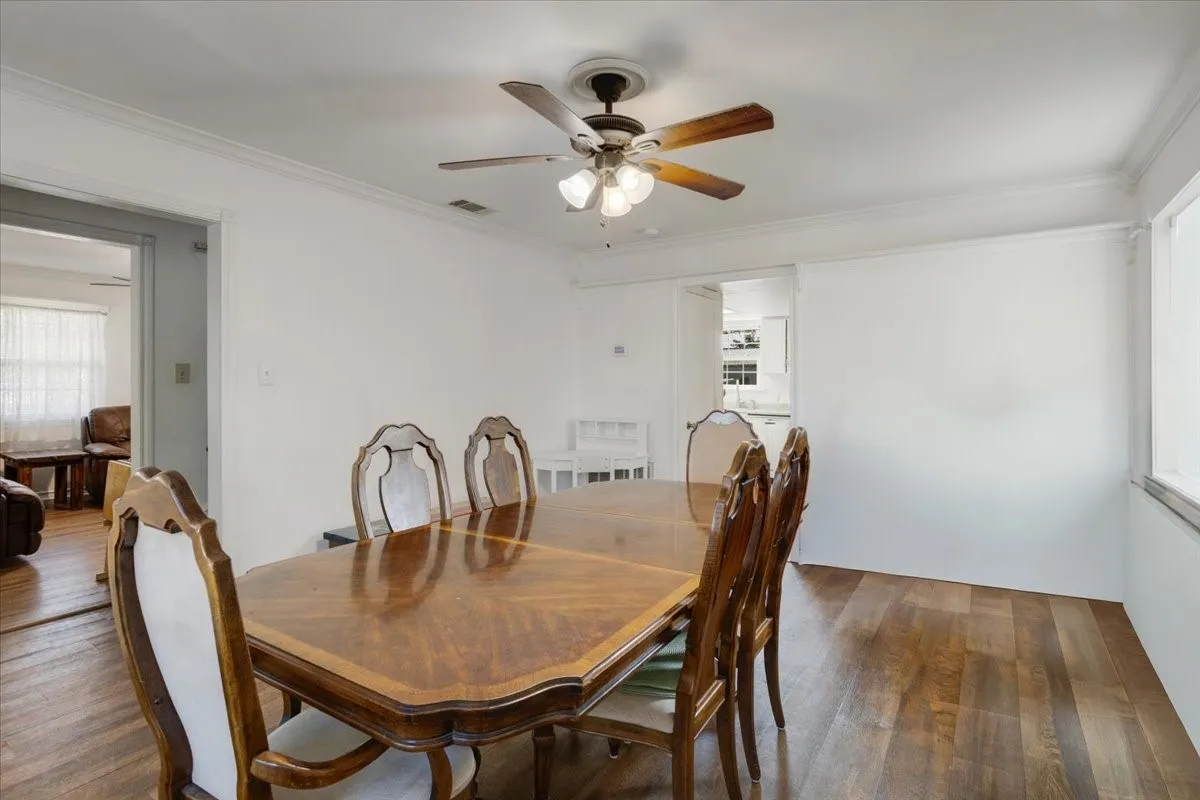 Single Family Residence For Sale in Grayson County , 7634 Preston Road, Denison, Texas 75020, 3 Bedroom, 3 Bathroom, 2 Garage spaces, 1,614 Sqft, built in 1996, mls#21385152, Real Estate Agent in Denison, Homes For Sale in Grayson county, Homes For Sale in Denison, Realtor in Denison Texas, Real Estate Brokerage Independent Realty Texas, Luminita Cordes Realtor