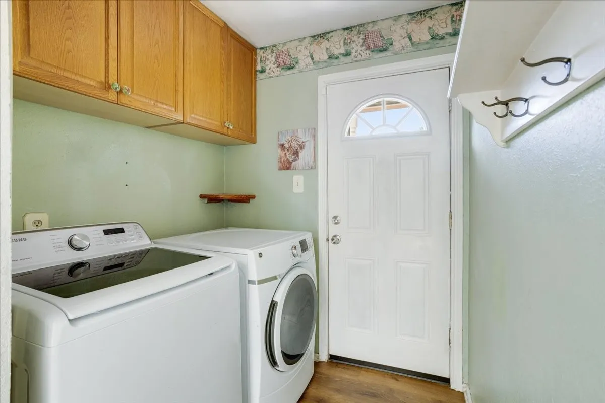 Single Family Residence For Sale in Grayson County , 7634 Preston Road, Denison, Texas 75020, 3 Bedroom, 3 Bathroom, 2 Garage spaces, 1,614 Sqft, built in 1996, mls#21385152, Real Estate Agent in Denison, Homes For Sale in Grayson county, Homes For Sale in Denison, Realtor in Denison Texas, Real Estate Brokerage Independent Realty Texas, Luminita Cordes Realtor
