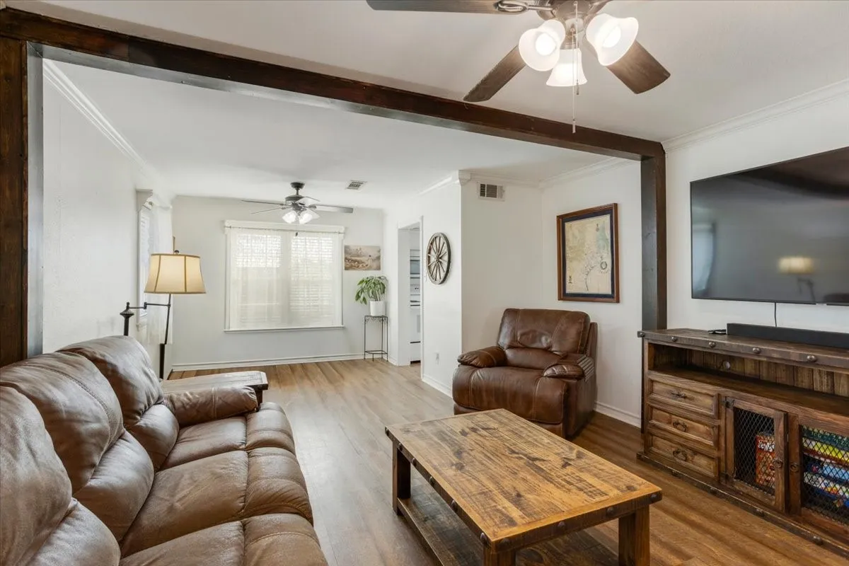 Single Family Residence For Sale in Grayson County , 7634 Preston Road, Denison, Texas 75020, 3 Bedroom, 3 Bathroom, 2 Garage spaces, 1,614 Sqft, built in 1996, mls#21385152, Real Estate Agent in Denison, Homes For Sale in Grayson county, Homes For Sale in Denison, Realtor in Denison Texas, Real Estate Brokerage Independent Realty Texas, Luminita Cordes Realtor