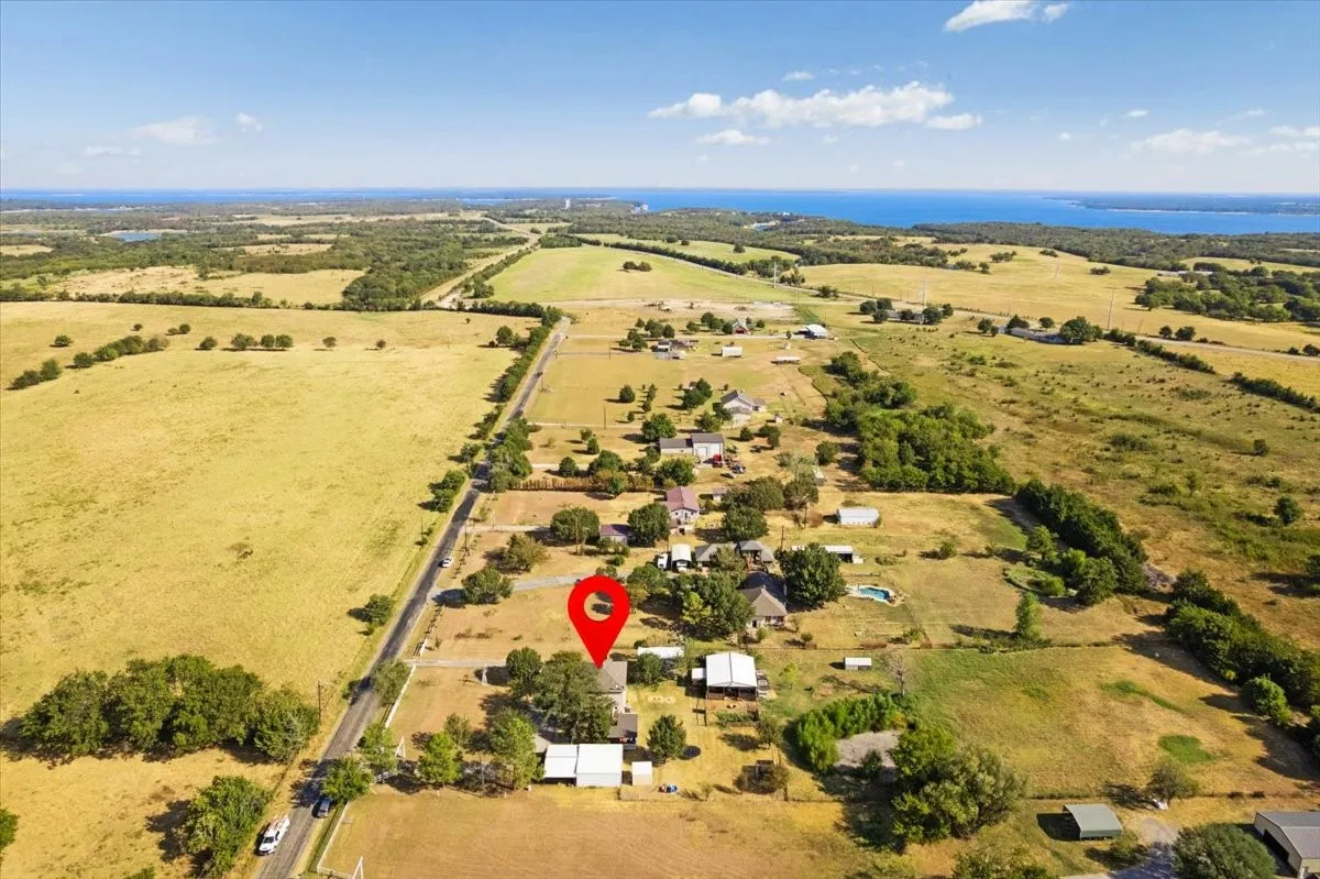 Single Family Residence For Sale in Grayson County , 7634 Preston Road, Denison, Texas 75020, 3 Bedroom, 3 Bathroom, 2 Garage spaces, 1,614 Sqft, built in 1996, mls#21385152, Real Estate Agent in Denison, Homes For Sale in Grayson county, Homes For Sale in Denison, Realtor in Denison Texas, Real Estate Brokerage Independent Realty Texas, Luminita Cordes Realtor