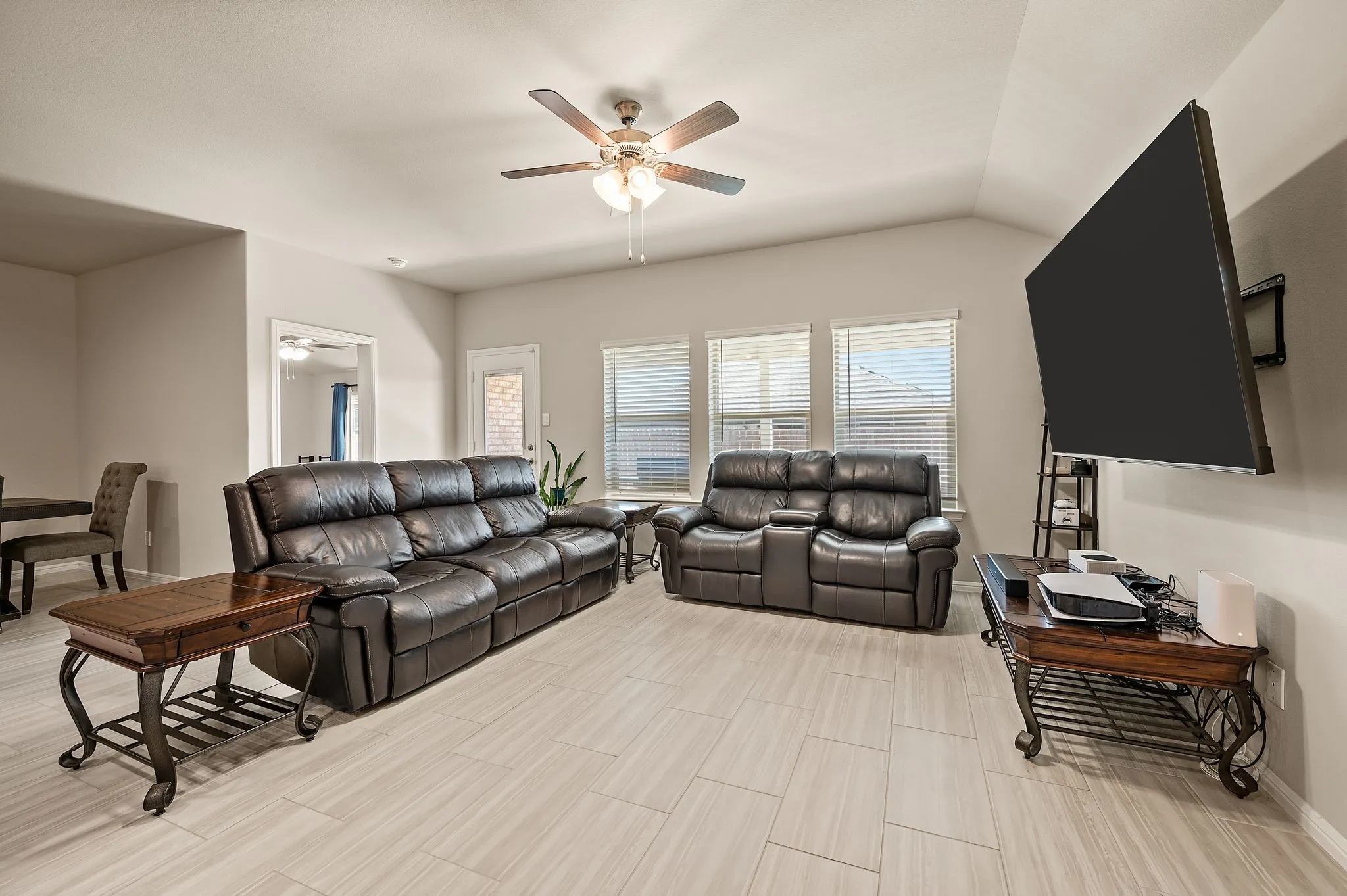 Single Family Residence For Rent in Johnson County , 336 Wildrose Circle, Cleburne, Texas 76033, 4 Bedroom, 2 Bathroom, 2 Garage spaces, 1,787 Sqft, built in 2024, mls#21384868, Real Estate Agent in Cleburne, Homes For Rent in Johnson county, Homes For Rent in Cleburne, Realtor in Cleburne Texas, Real Estate Brokerage Independent Realty Texas, Luminita Cordes Realtor