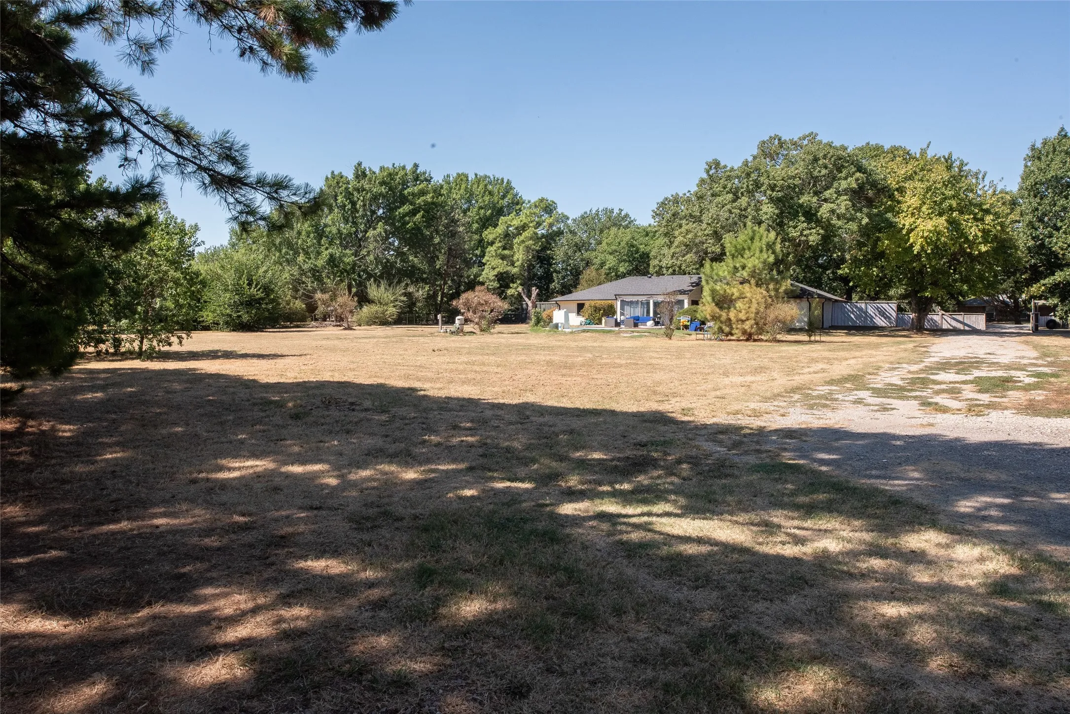 Single Family Residence For Sale in Collin County , 440 Holly Lane, Lucas, Texas 75002, 4 Bedroom, 2 Bathroom, 6 Garage spaces, 2,926 Sqft, built in 1981, mls#21385124, Real Estate Agent in Lucas, Homes For Sale in Collin county, Homes For Sale in Lucas, Realtor in Lucas Texas, Real Estate Brokerage Independent Realty Texas, Luminita Cordes Realtor