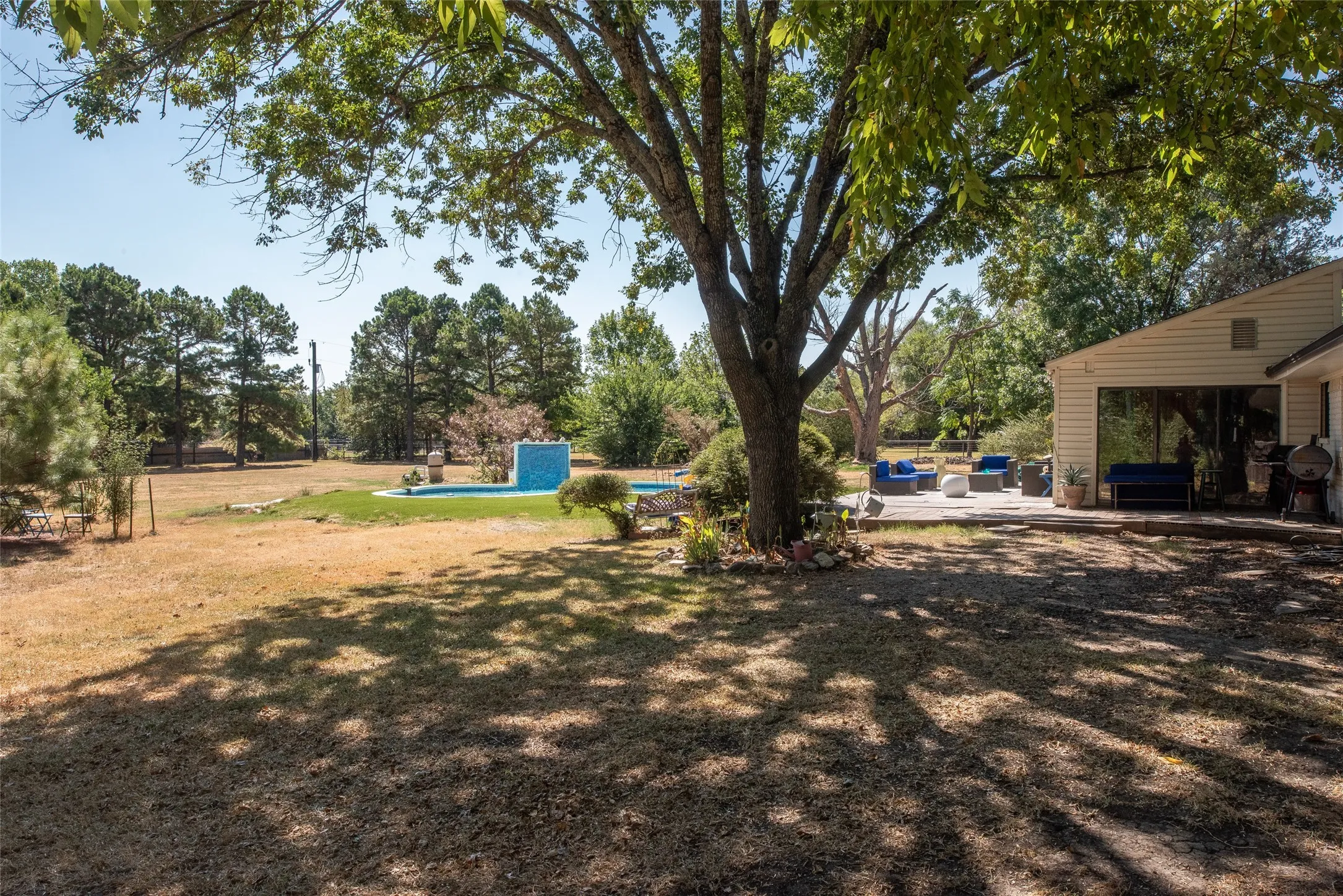 Single Family Residence For Sale in Collin County , 440 Holly Lane, Lucas, Texas 75002, 4 Bedroom, 2 Bathroom, 6 Garage spaces, 2,926 Sqft, built in 1981, mls#21385124, Real Estate Agent in Lucas, Homes For Sale in Collin county, Homes For Sale in Lucas, Realtor in Lucas Texas, Real Estate Brokerage Independent Realty Texas, Luminita Cordes Realtor