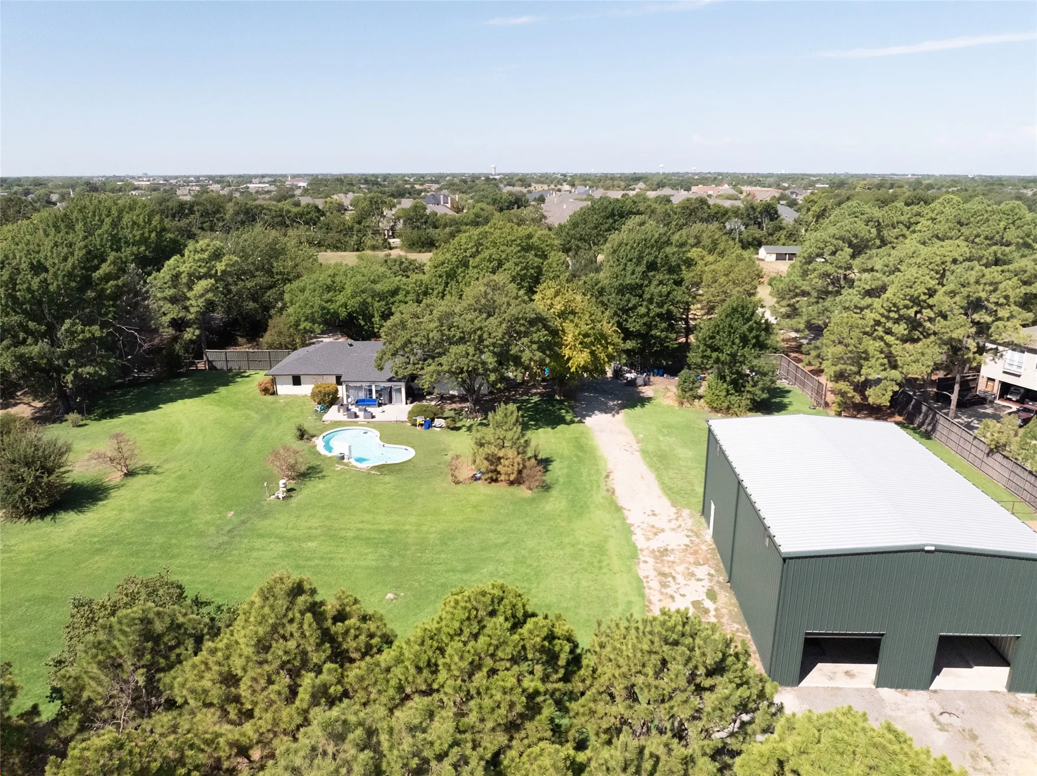 Single Family Residence For Sale in Collin County , 440 Holly Lane, Lucas, Texas 75002, 4 Bedroom, 2 Bathroom, 6 Garage spaces, 2,926 Sqft, built in 1981, mls#21385124, Real Estate Agent in Lucas, Homes For Sale in Collin county, Homes For Sale in Lucas, Realtor in Lucas Texas, Real Estate Brokerage Independent Realty Texas, Luminita Cordes Realtor