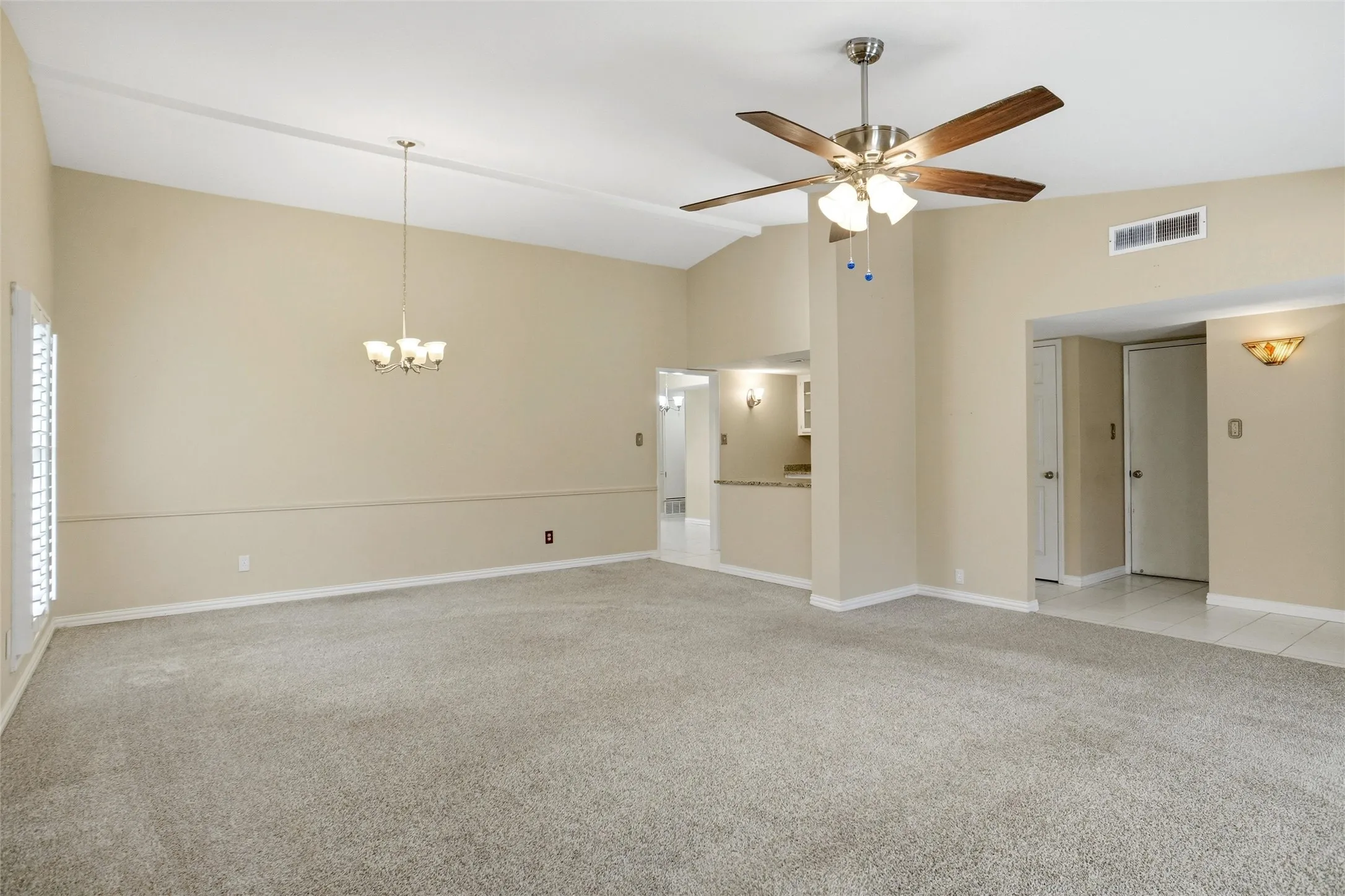 Single Family Residence For Sale in Tarrant County , 3701 Windsong Lane, Bedford, Texas 76021, 3 Bedroom, 3 Bathroom, 2 Garage spaces, 2,194 Sqft, built in 1982, mls#21385149, Real Estate Agent in Bedford, Homes For Sale in Tarrant county, Homes For Sale in Bedford, Realtor in Bedford Texas, Real Estate Brokerage Independent Realty Texas, Luminita Cordes Realtor