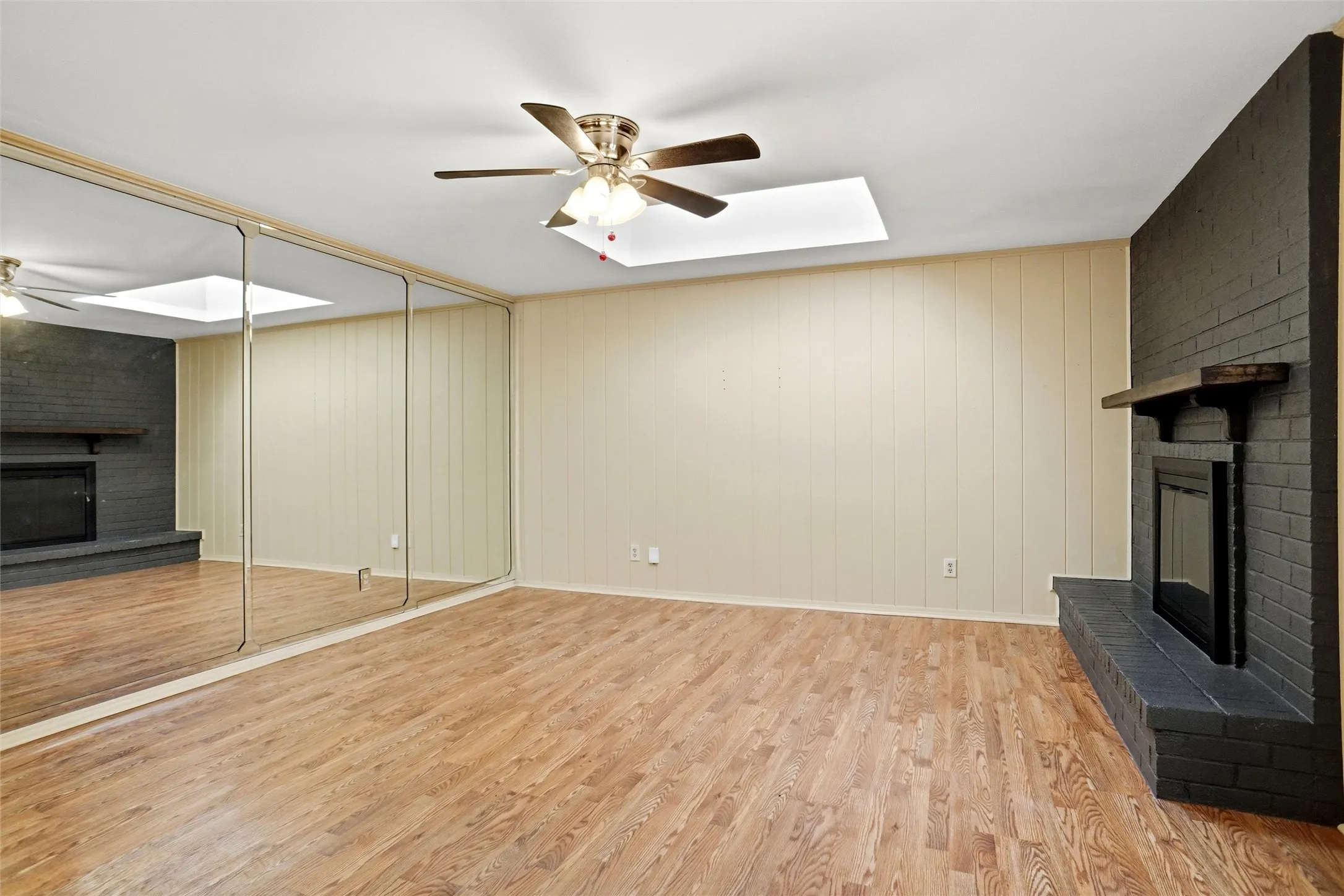 Single Family Residence For Sale in Tarrant County , 3701 Windsong Lane, Bedford, Texas 76021, 3 Bedroom, 3 Bathroom, 2 Garage spaces, 2,194 Sqft, built in 1982, mls#21385149, Real Estate Agent in Bedford, Homes For Sale in Tarrant county, Homes For Sale in Bedford, Realtor in Bedford Texas, Real Estate Brokerage Independent Realty Texas, Luminita Cordes Realtor