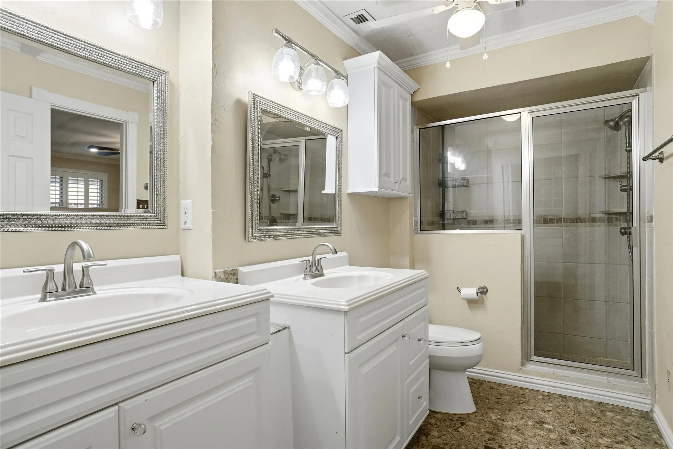 Single Family Residence For Sale in Tarrant County , 3701 Windsong Lane, Bedford, Texas 76021, 3 Bedroom, 3 Bathroom, 2 Garage spaces, 2,194 Sqft, built in 1982, mls#21385149, Real Estate Agent in Bedford, Homes For Sale in Tarrant county, Homes For Sale in Bedford, Realtor in Bedford Texas, Real Estate Brokerage Independent Realty Texas, Luminita Cordes Realtor
